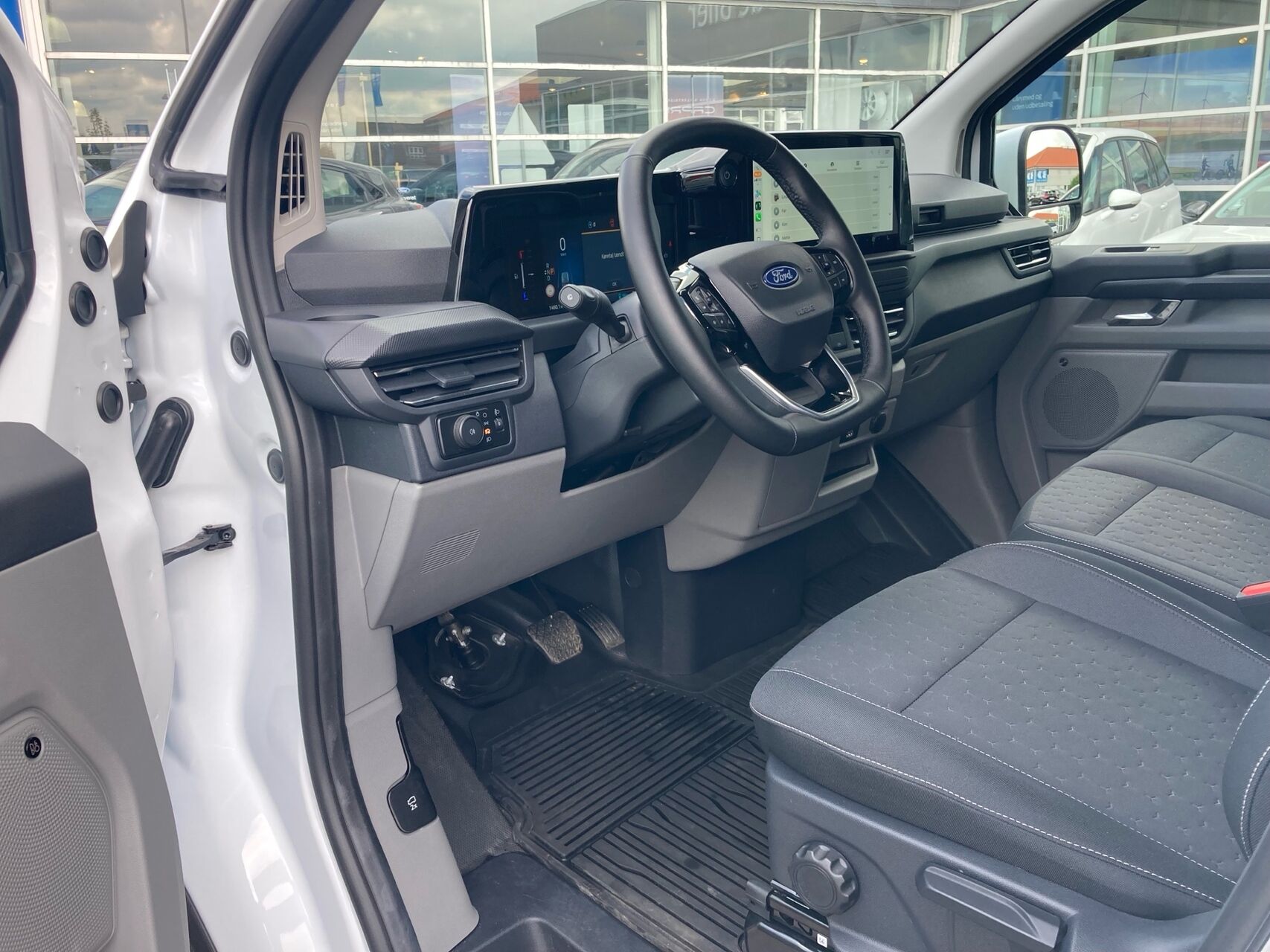 Billede af Ford E-Transit Custom 320 L2H1 EL Limited 218HK Van Aut.