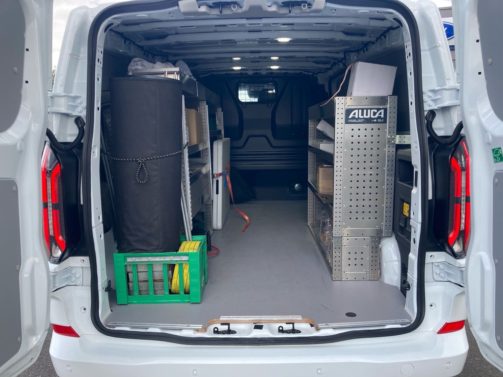Billede af Ford E-Transit Custom 320 L2H1 EL Limited 218HK Van Aut.