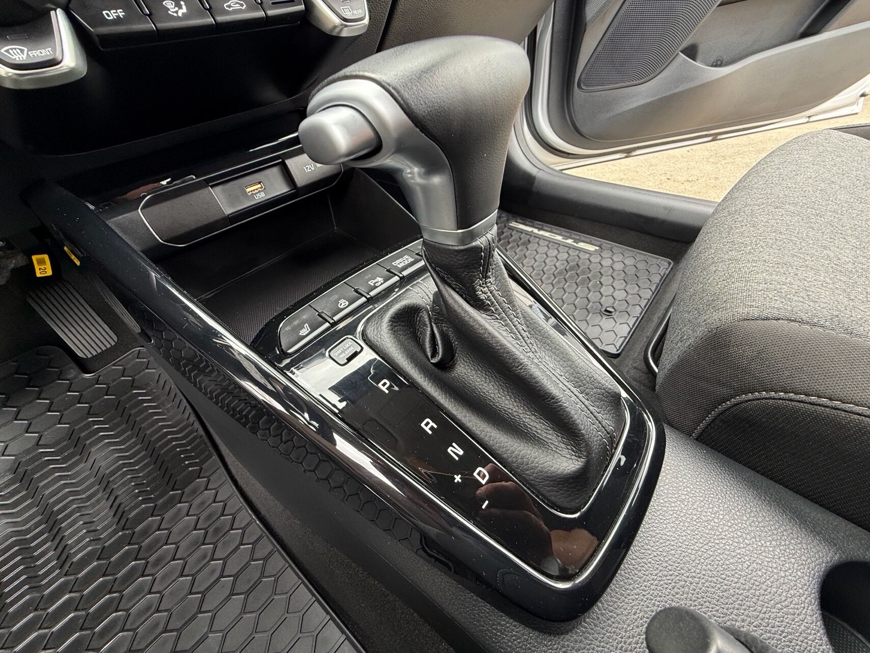 Billede af Kia Stonic 1,0 T-GDI  Mild hybrid Prestige m/Upgrade DCT 120HK 5d 7g Aut.
