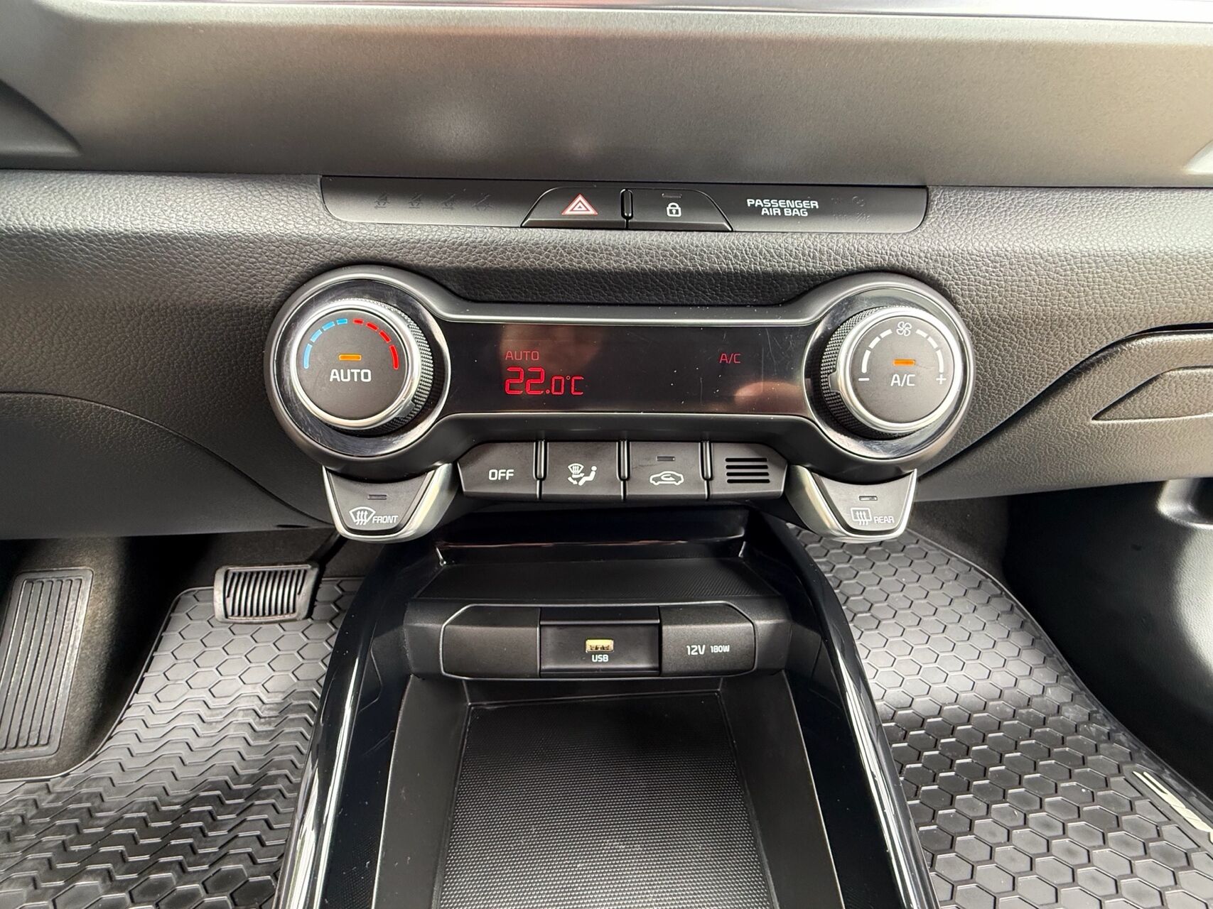 Billede af Kia Stonic 1,0 T-GDI  Mild hybrid Prestige m/Upgrade DCT 120HK 5d 7g Aut.