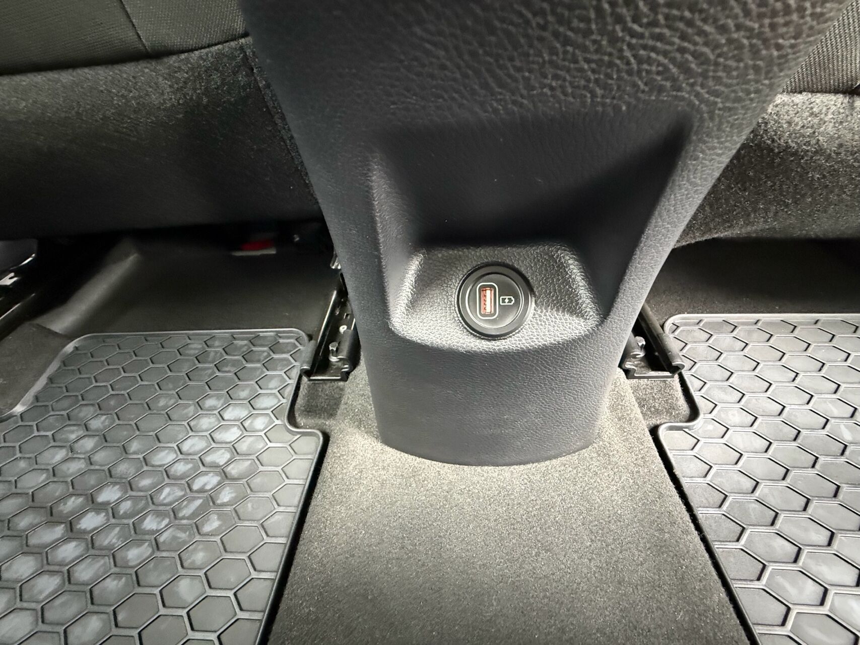 Billede af Kia Stonic 1,0 T-GDI  Mild hybrid Prestige m/Upgrade DCT 120HK 5d 7g Aut.