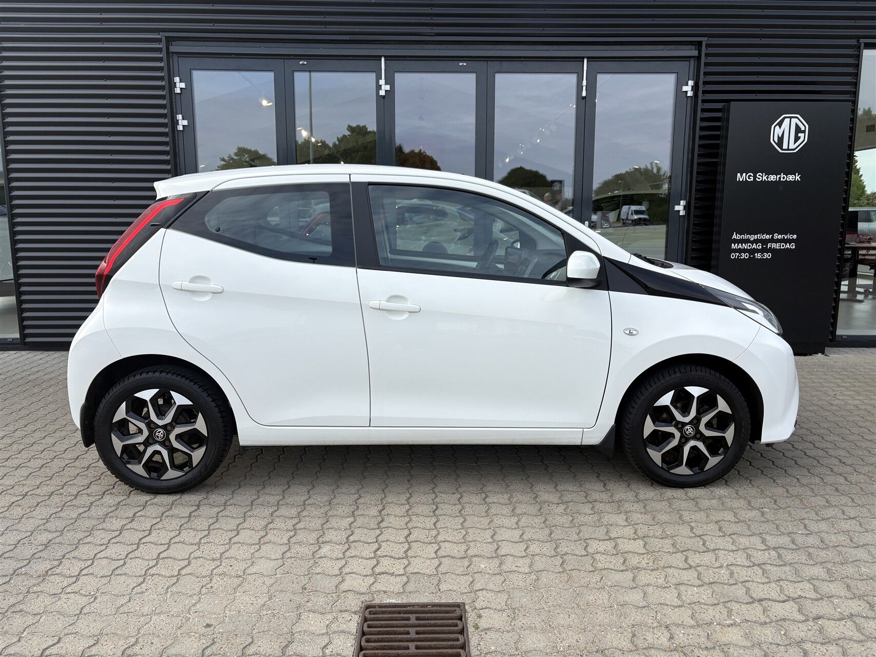 Billede af Toyota Aygo 1,0 VVT-I X-play + Go-pakke + Connect X-Shift 72HK 5d Aut.