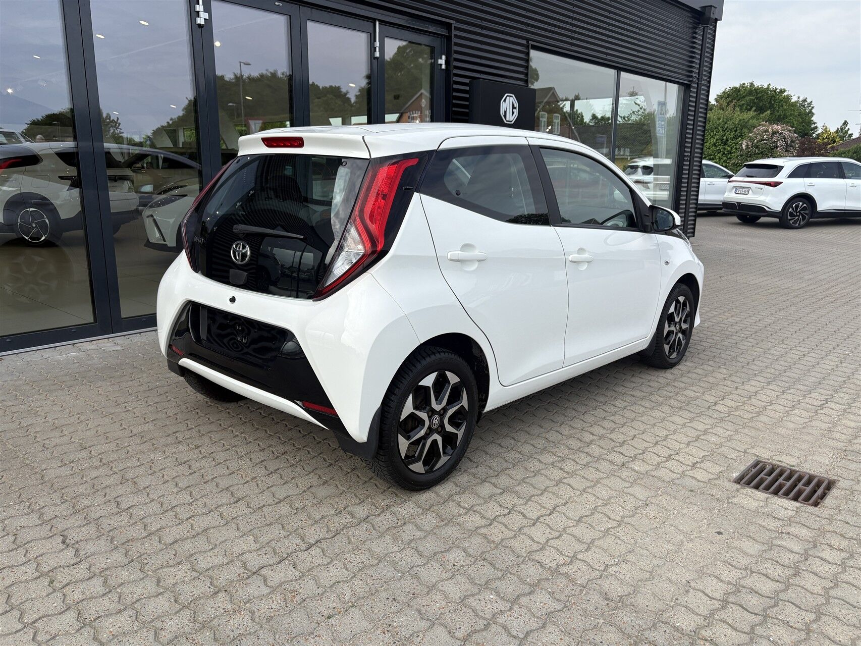 Billede af Toyota Aygo 1,0 VVT-I X-play + Go-pakke + Connect X-Shift 72HK 5d Aut.