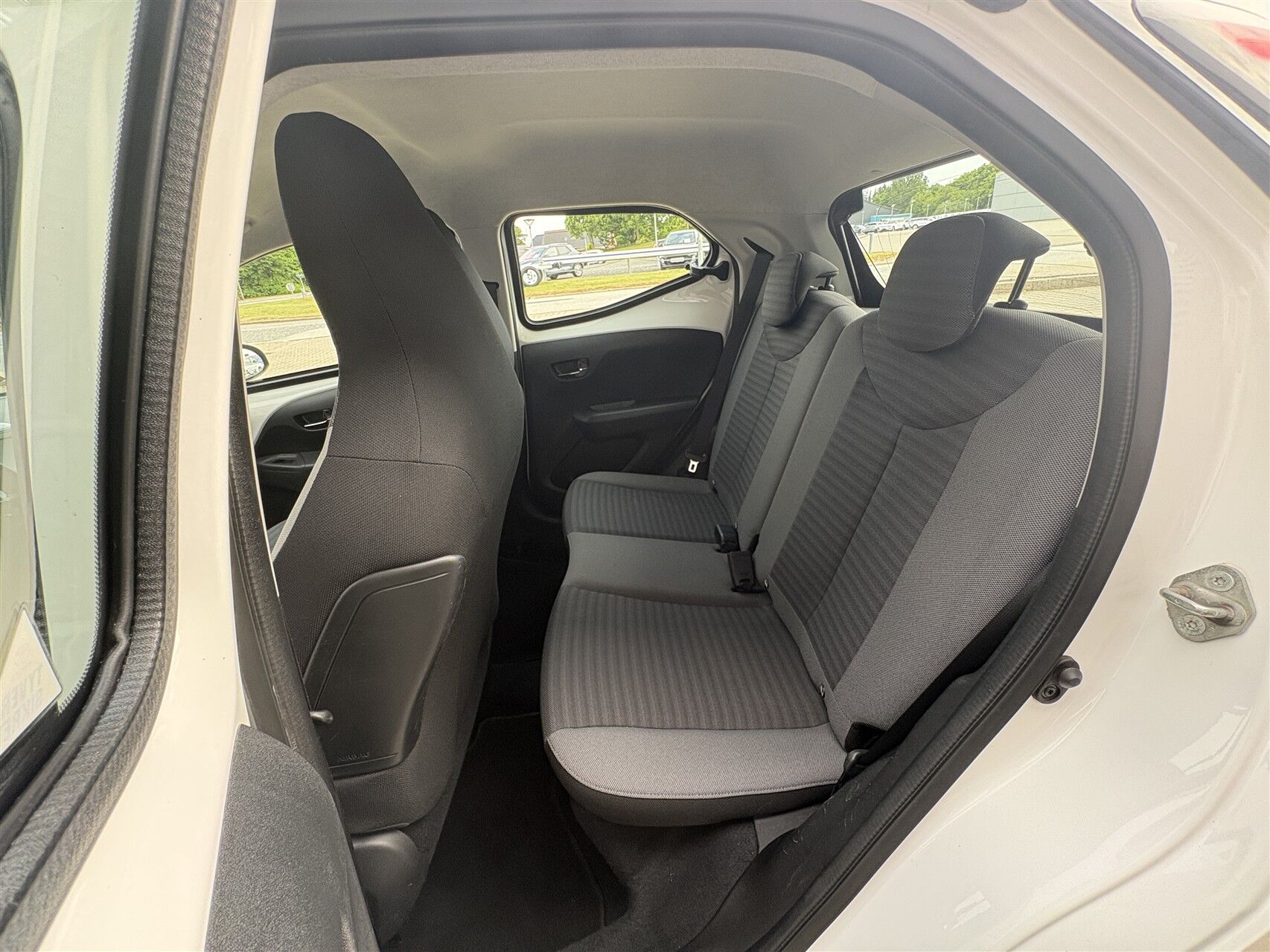 Billede af Toyota Aygo 1,0 VVT-I X-play + Go-pakke + Connect X-Shift 72HK 5d Aut.