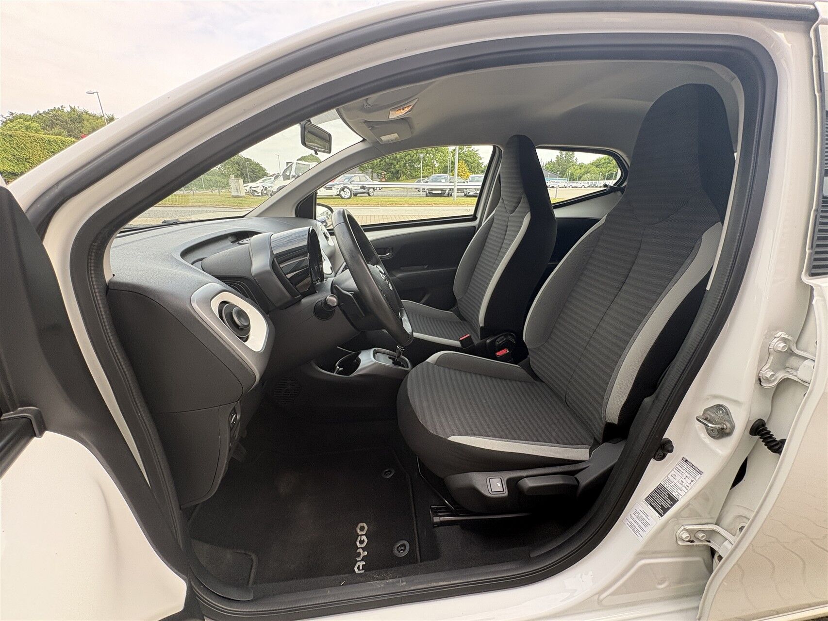 Billede af Toyota Aygo 1,0 VVT-I X-play + Go-pakke + Connect X-Shift 72HK 5d Aut.