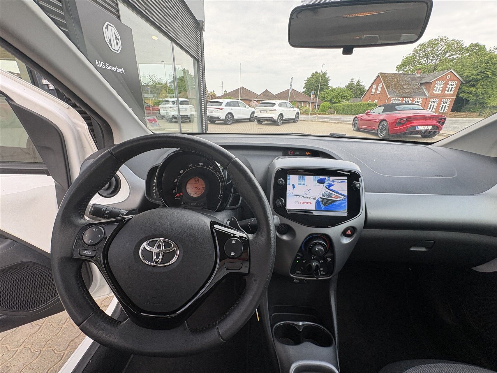 Billede af Toyota Aygo 1,0 VVT-I X-play + Go-pakke + Connect X-Shift 72HK 5d Aut.