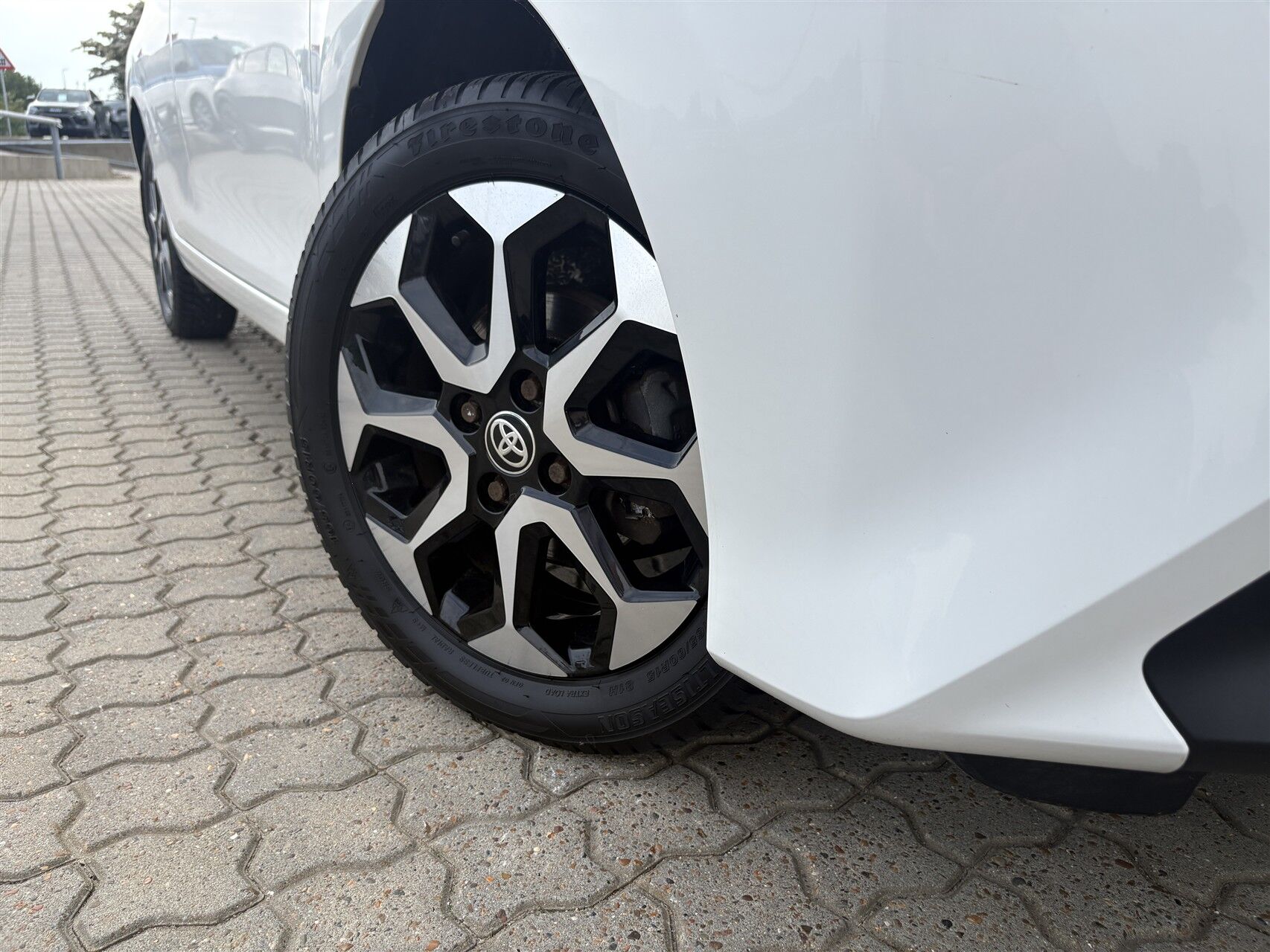 Billede af Toyota Aygo 1,0 VVT-I X-play + Go-pakke + Connect X-Shift 72HK 5d Aut.