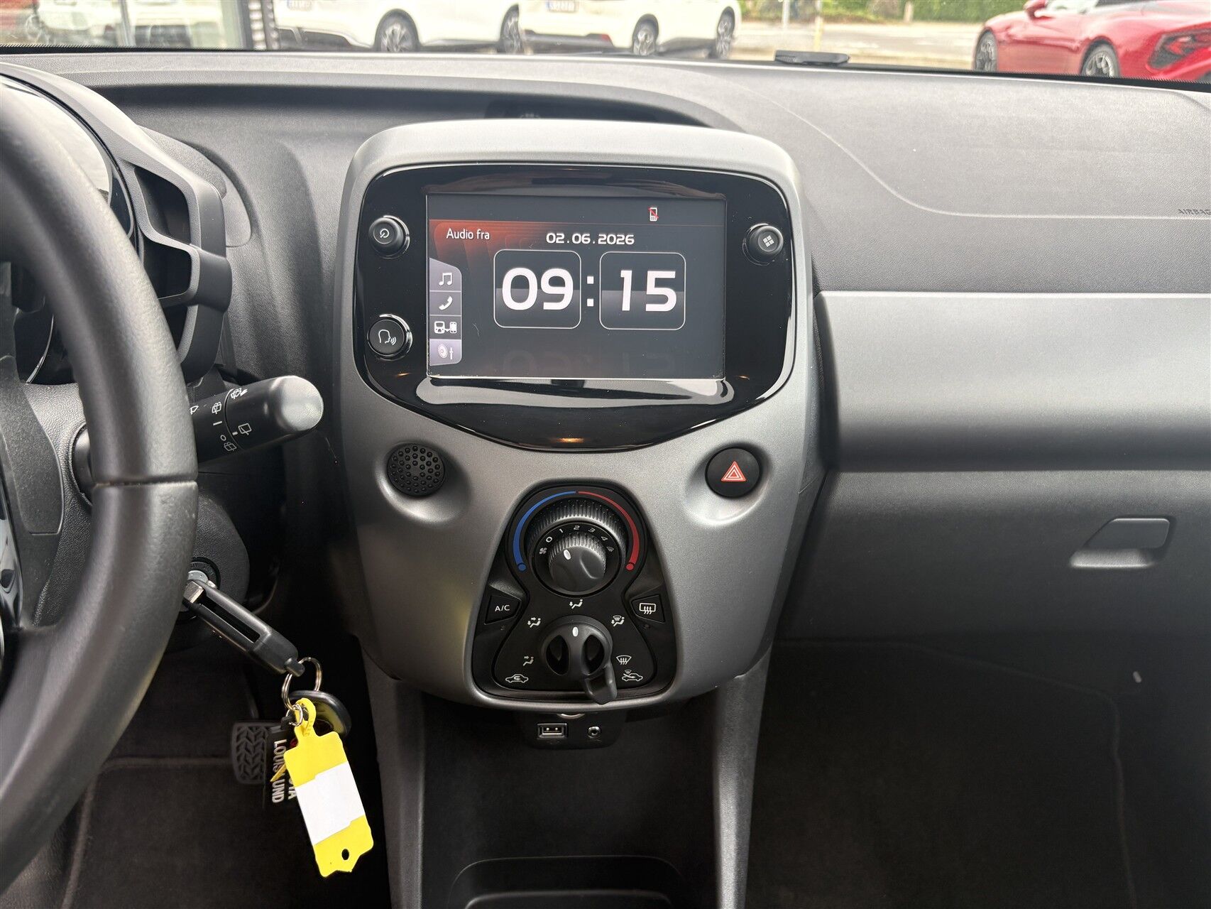 Billede af Toyota Aygo 1,0 VVT-I X-play + Go-pakke + Connect X-Shift 72HK 5d Aut.