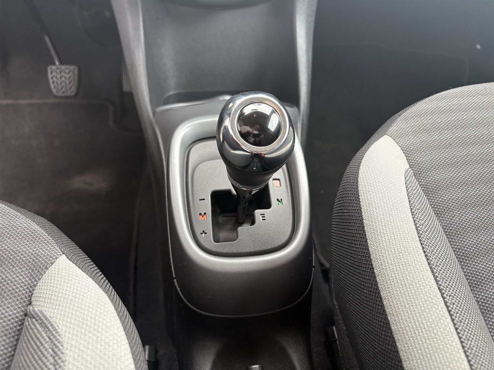 Billede af Toyota Aygo 1,0 VVT-I X-play + Go-pakke + Connect X-Shift 72HK 5d Aut.