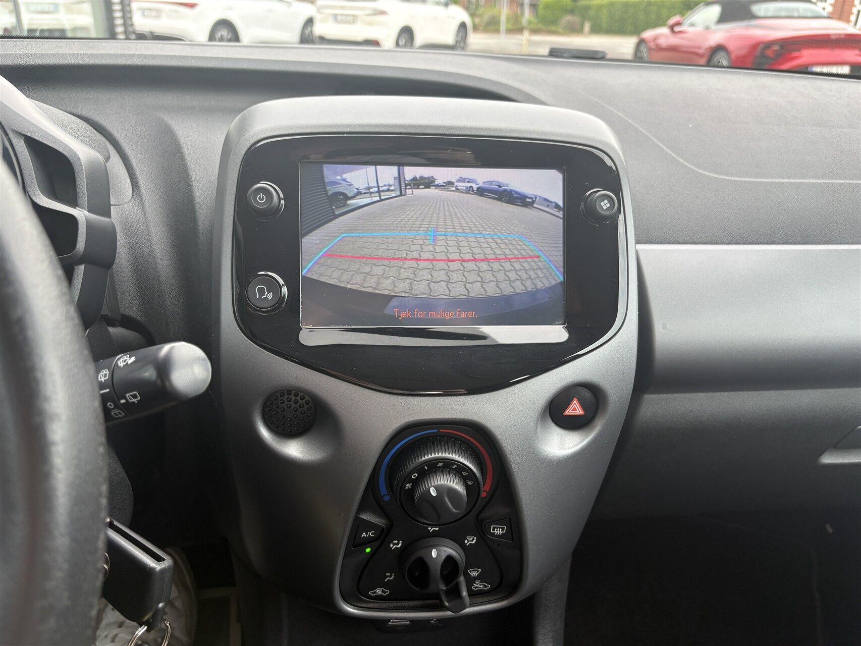 Billede af Toyota Aygo 1,0 VVT-I X-play + Go-pakke + Connect X-Shift 72HK 5d Aut.