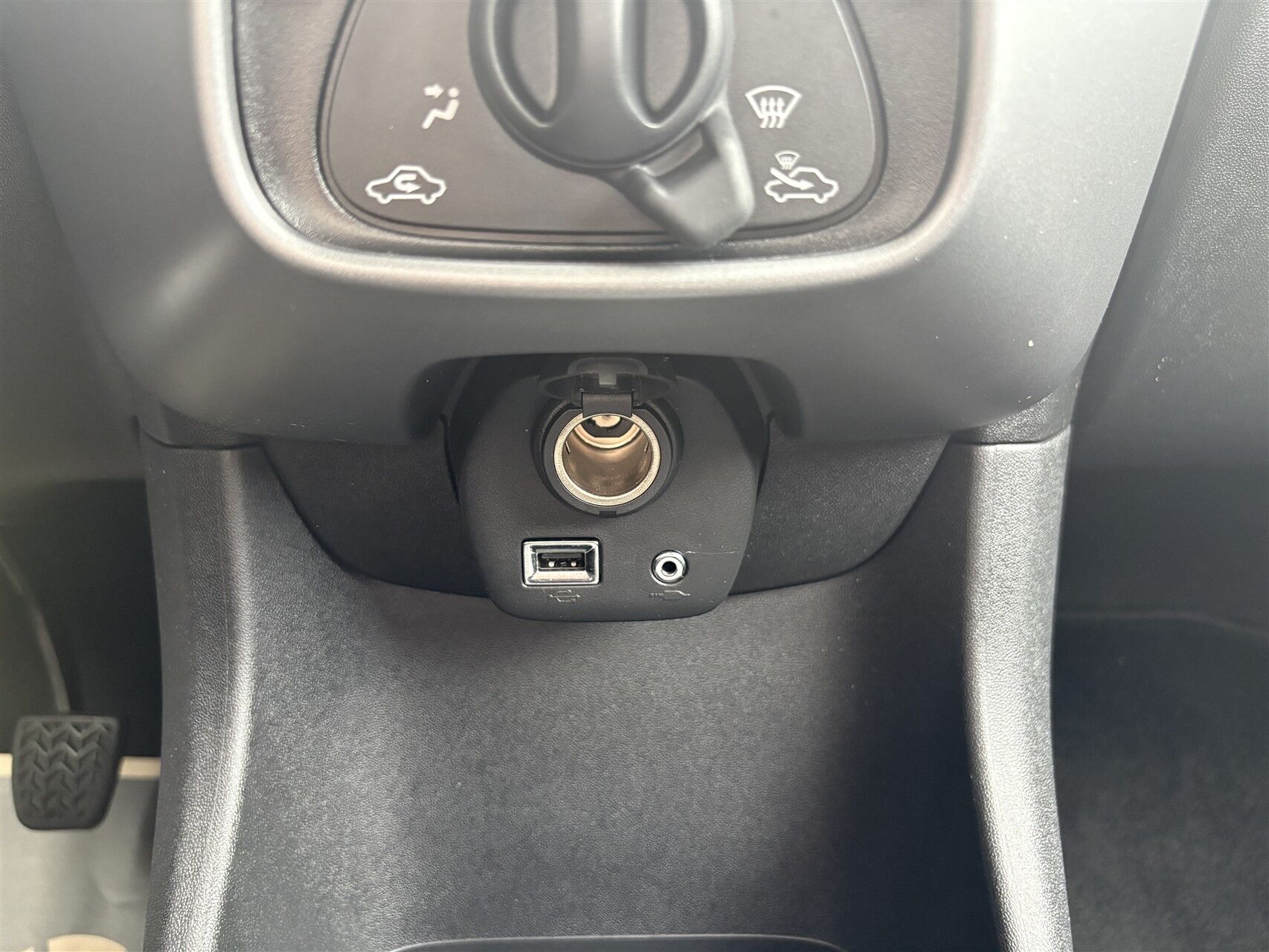 Billede af Toyota Aygo 1,0 VVT-I X-play + Go-pakke + Connect X-Shift 72HK 5d Aut.