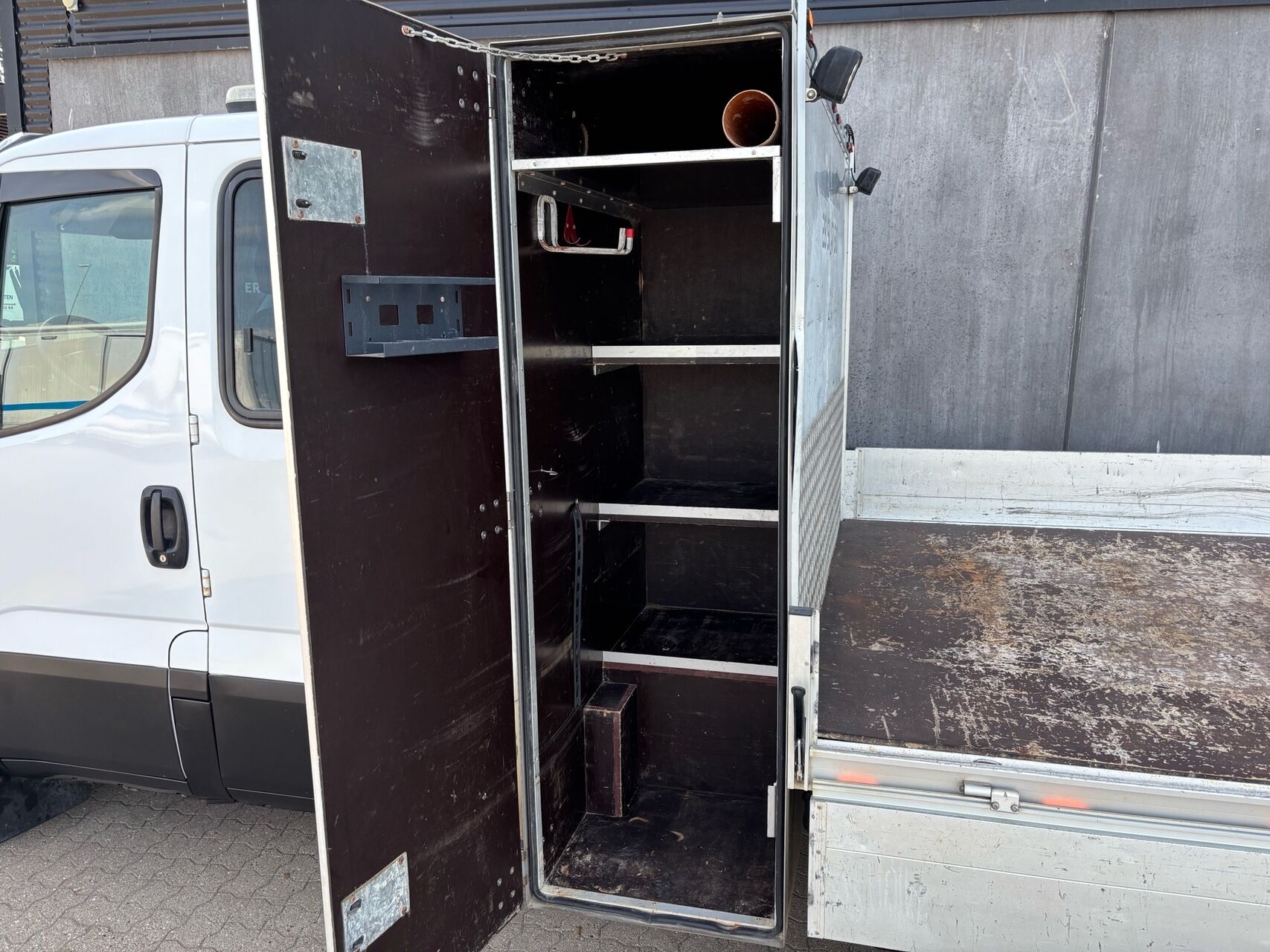 Billede af Iveco Daily 35C18 3750mm 3,0 D Hi-Matic 180HK DobKab 8g Aut.