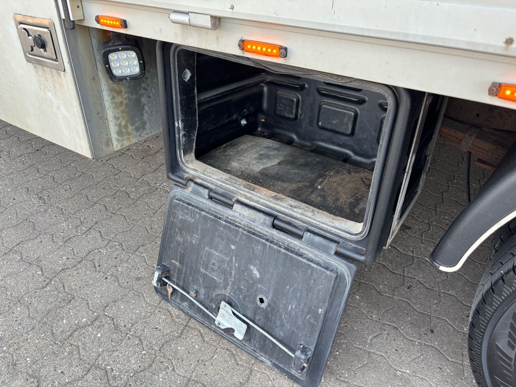 Billede af Iveco Daily 35C18 3750mm 3,0 D Hi-Matic 180HK DobKab 8g Aut.