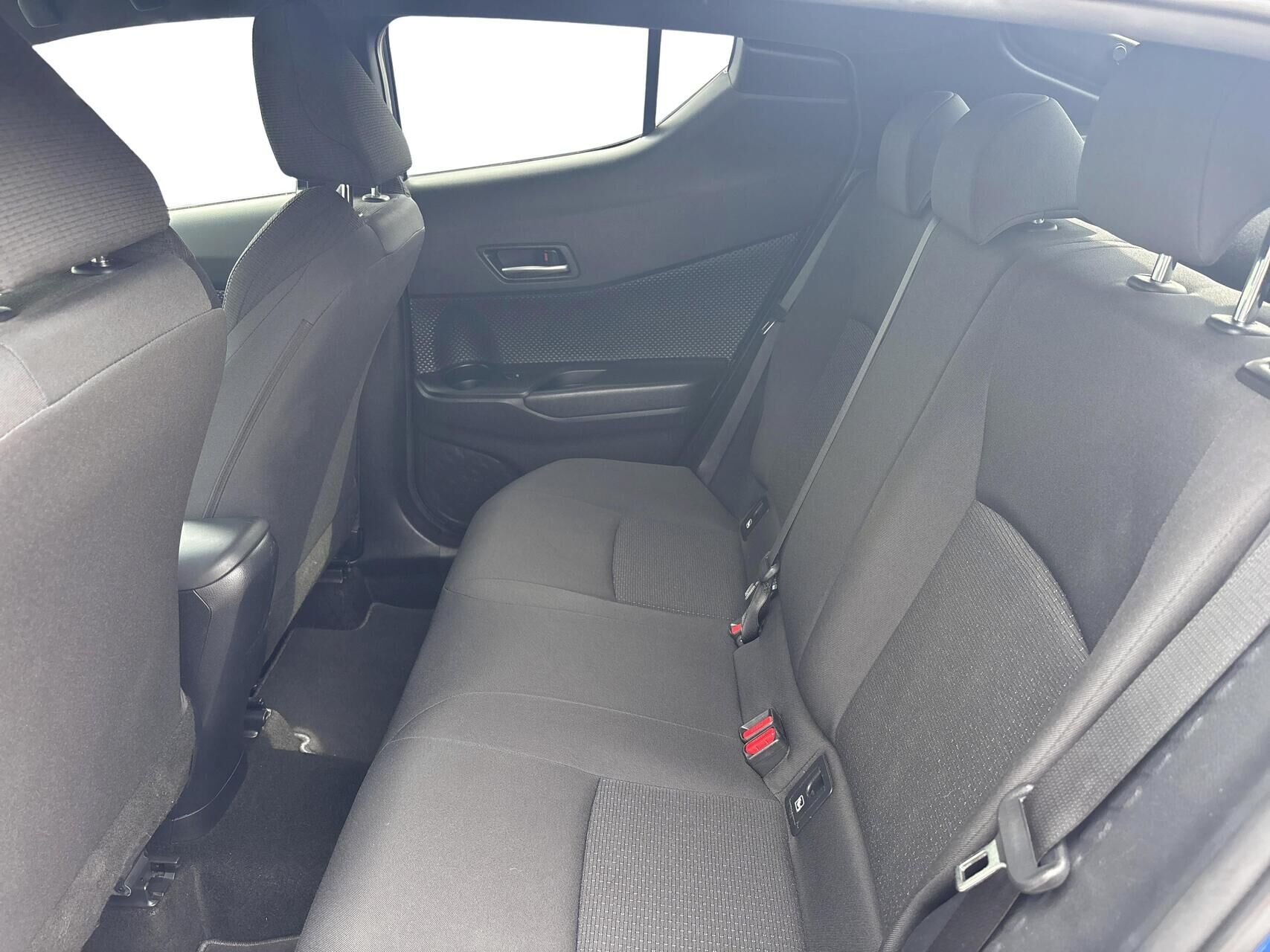 Billede af Toyota C-HR 1,8 Hybrid C-LUB Premium Selected Multidrive S 122HK 5d Aut.