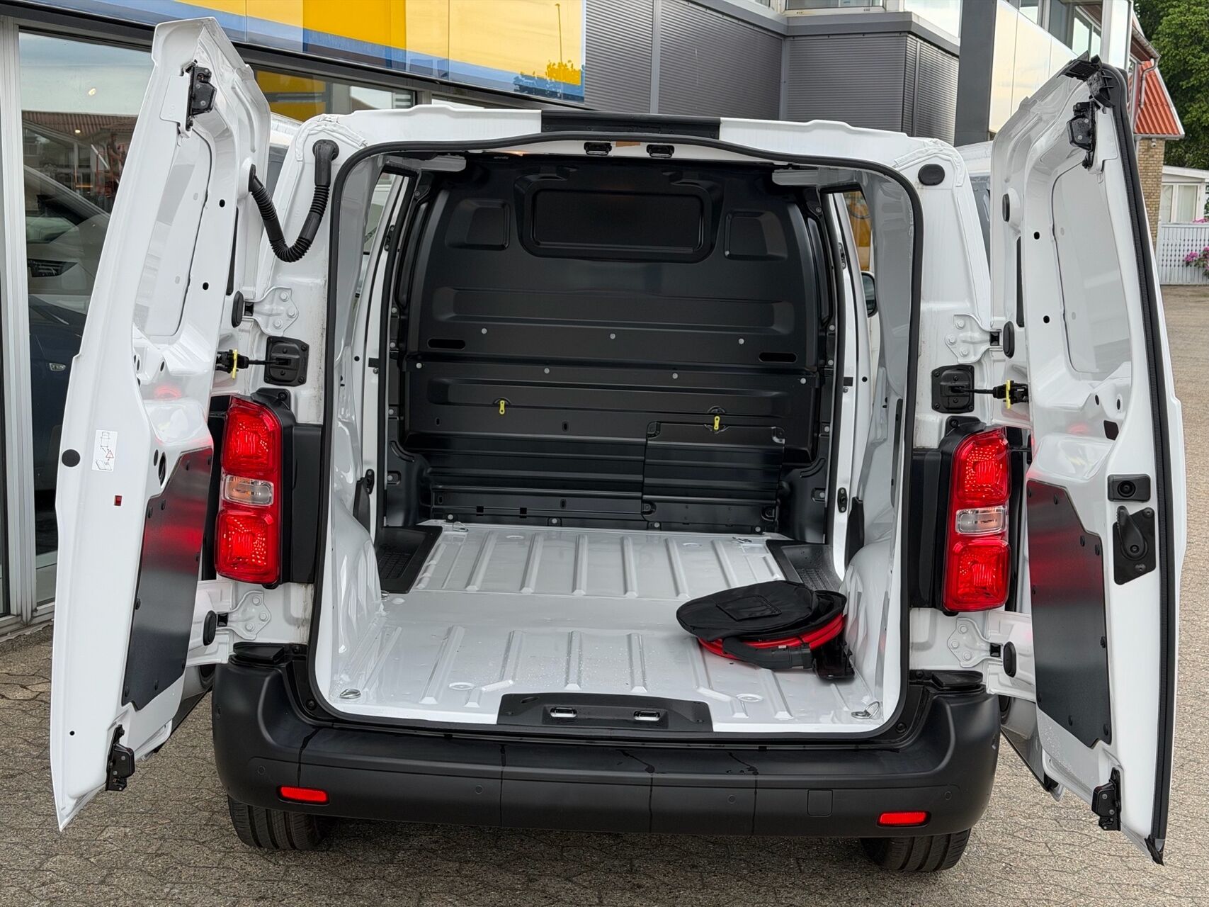 Billede af Peugeot e-Expert L2 EL Plus 136HK Van Aut.