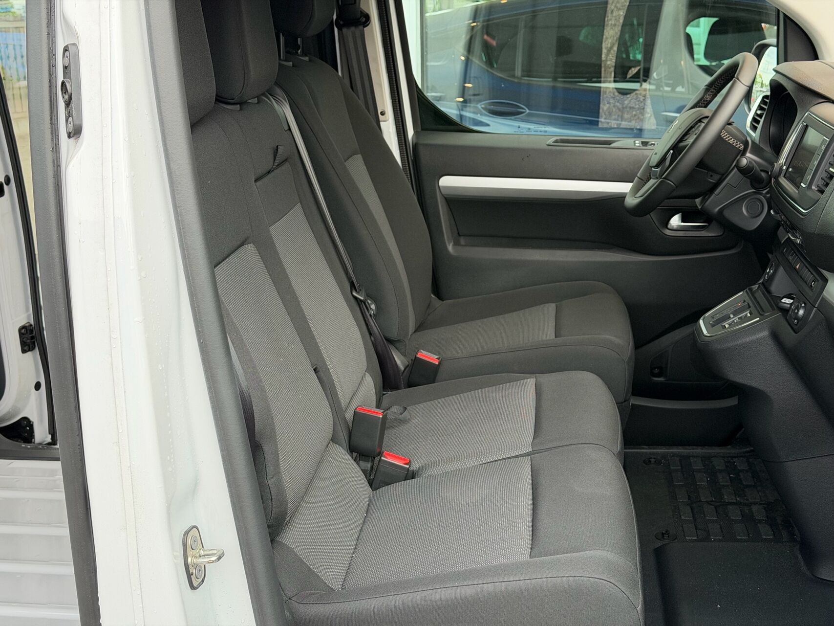 Billede af Peugeot e-Expert L2 EL Plus 136HK Van Aut.