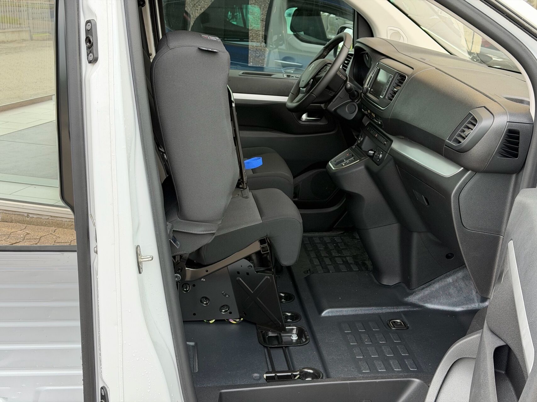 Billede af Peugeot e-Expert L2 EL Plus 136HK Van Aut.