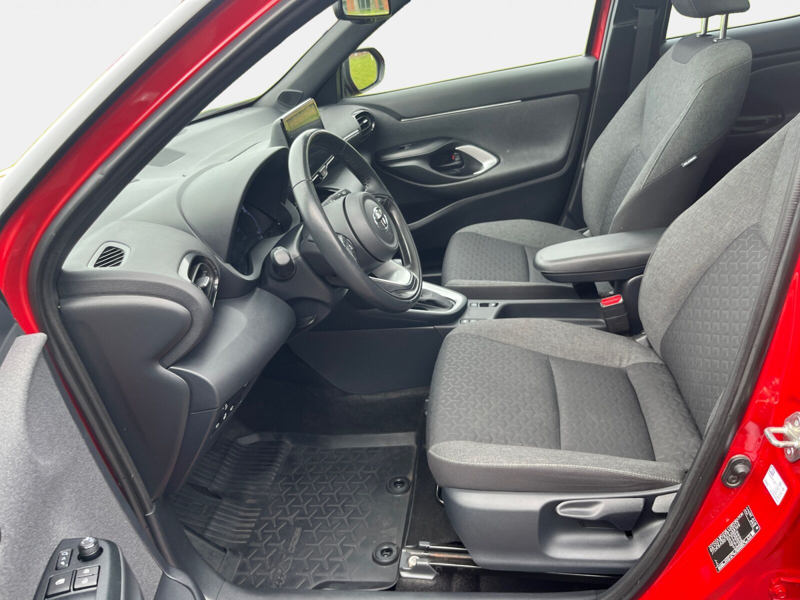 Billede af Toyota Yaris Cross 1,5 Hybrid Style Bi-tone 116HK 5d Trinl. Gear