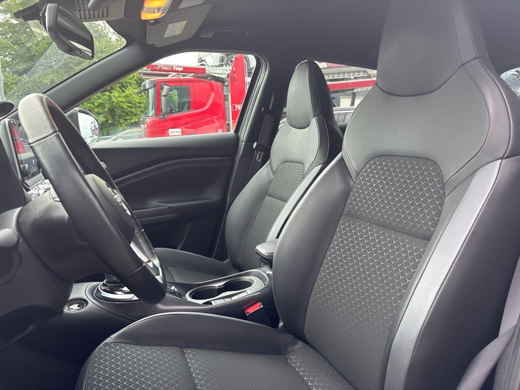 Billede af Nissan Juke 1,6 Hybrid N-Connecta 4AMT 143HK 5d Aut.