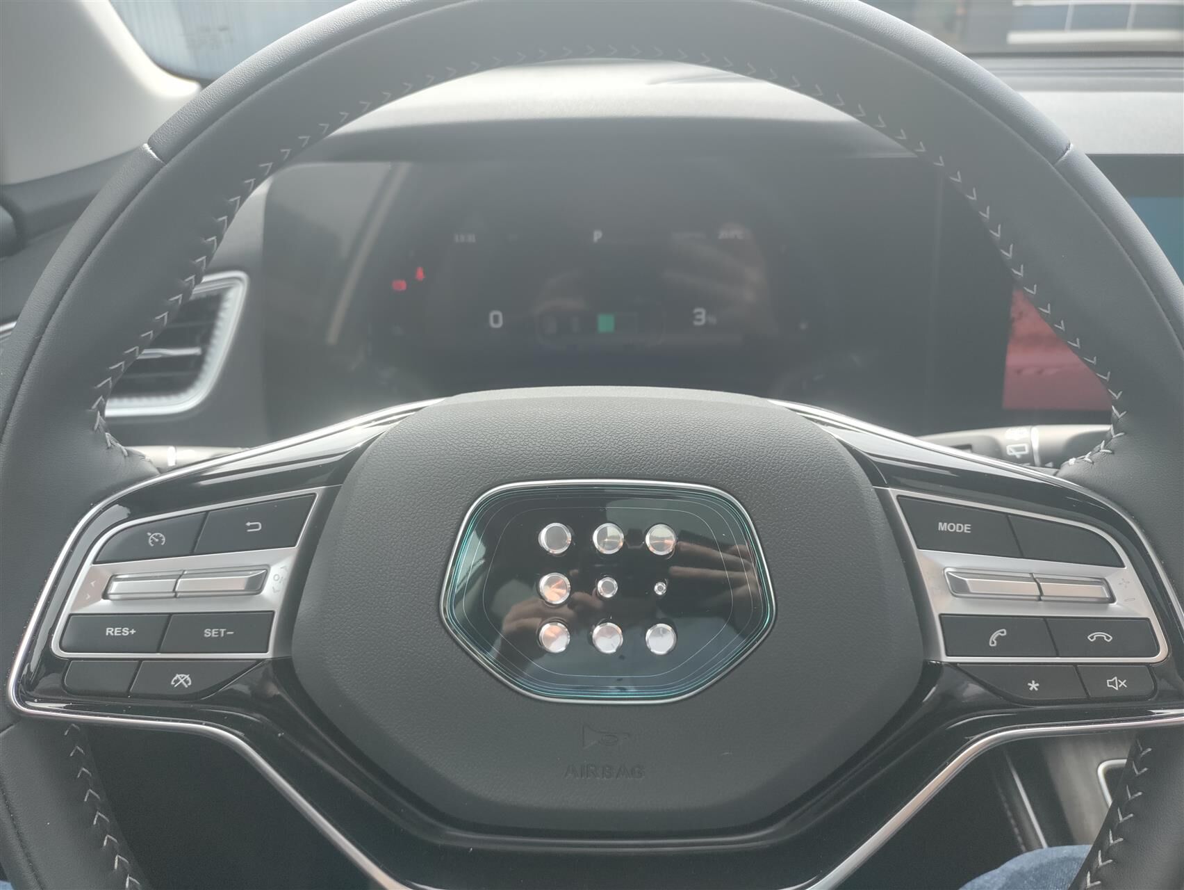 Billede af Navor E5 1,5 Plugin-hybrid Rock E-CVT 218HK 5d Aut.