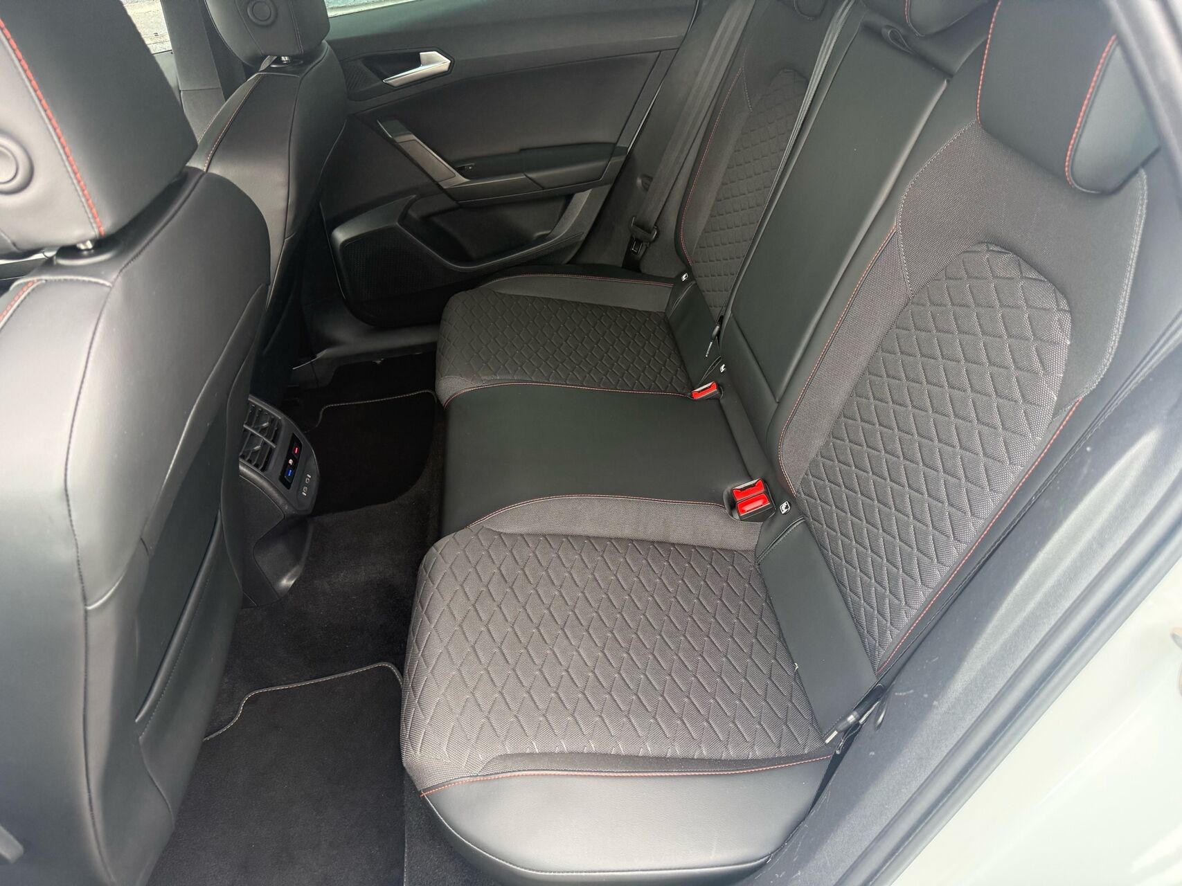 Billede af Seat Leon Sportstourer 1,5 e-TSI  Mild hybrid FR DSG 150HK Stc 7g Aut.