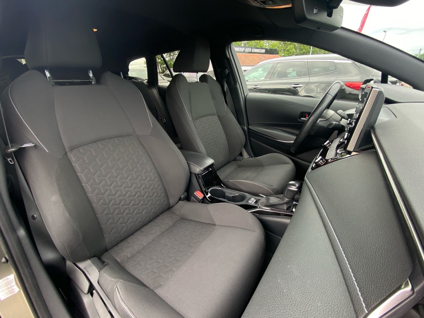 Billede af Toyota Corolla Touring Sports 1,8 Hybrid H3 Design E-CVT 122HK Stc Trinl. Gear