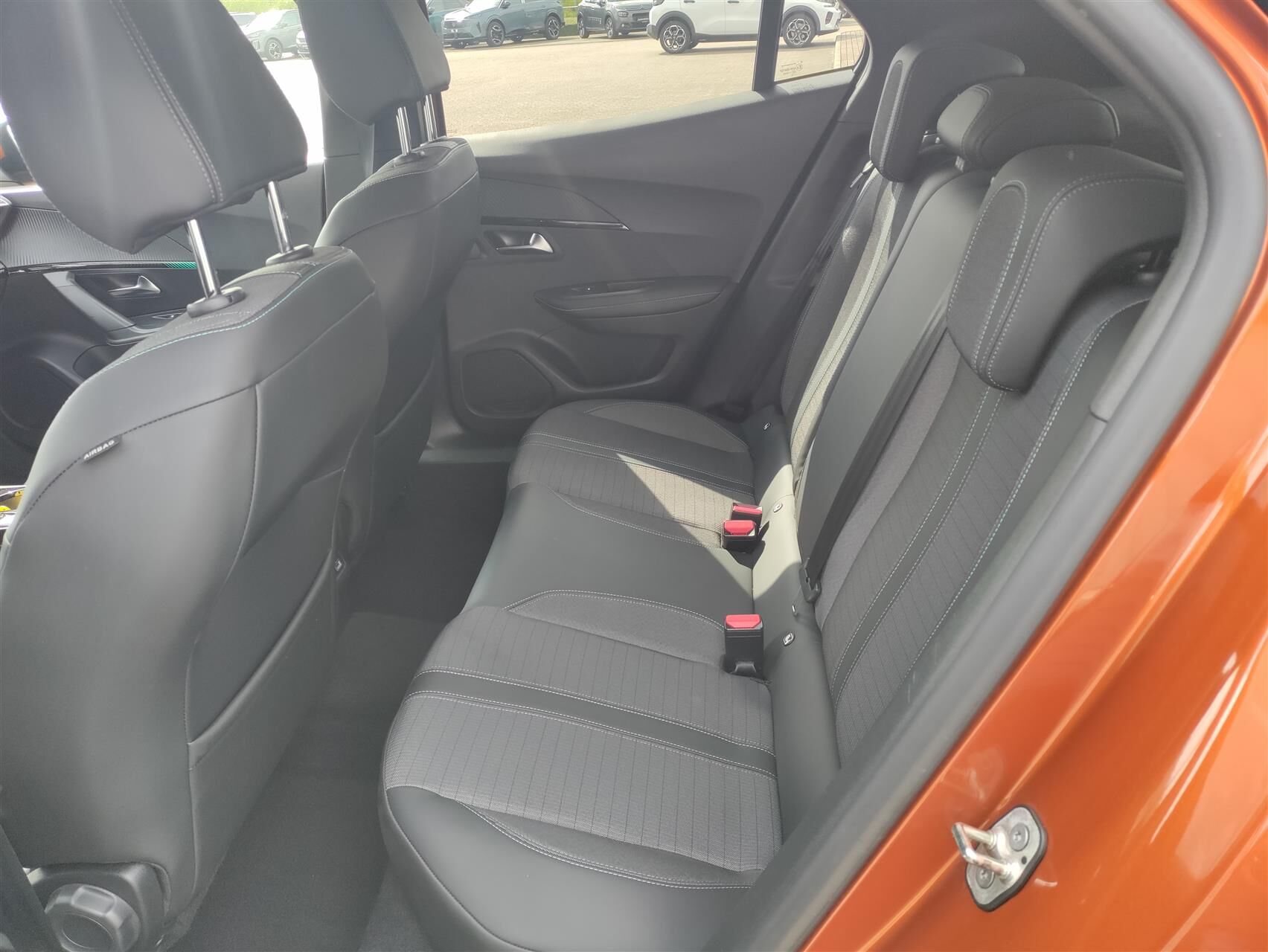 Billede af Peugeot 2008 1,2 PureTech Sportium EAT8 130HK 5d 8g Aut.