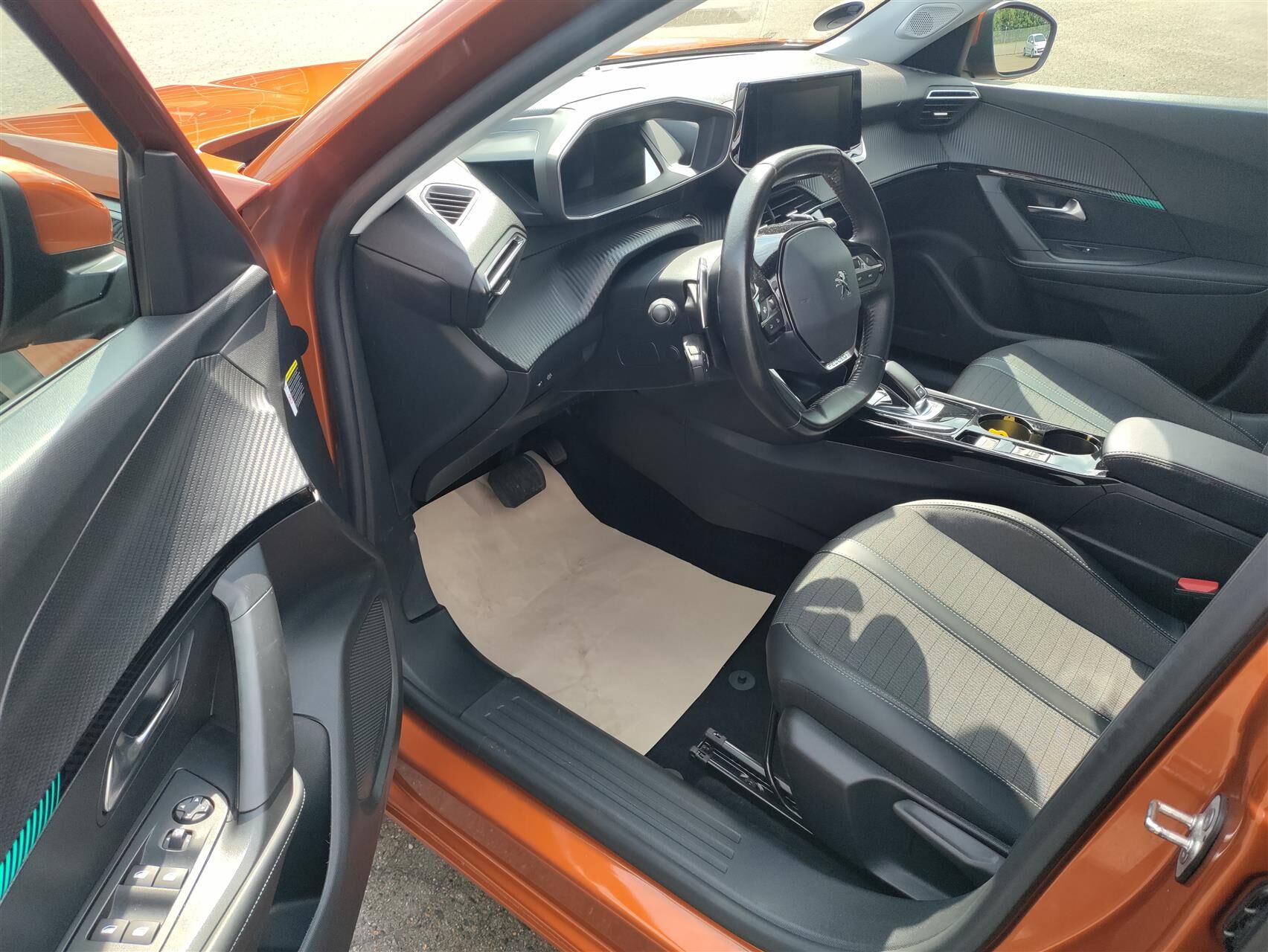 Billede af Peugeot 2008 1,2 PureTech Sportium EAT8 130HK 5d 8g Aut.