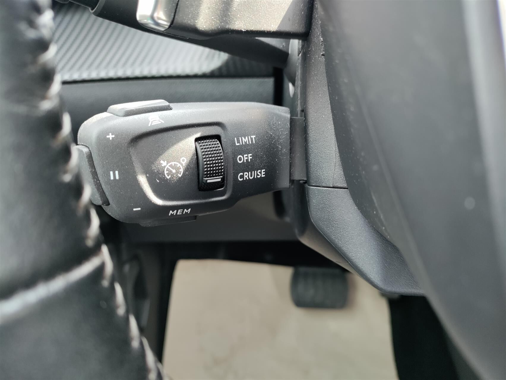 Billede af Peugeot 2008 1,2 PureTech Sportium EAT8 130HK 5d 8g Aut.