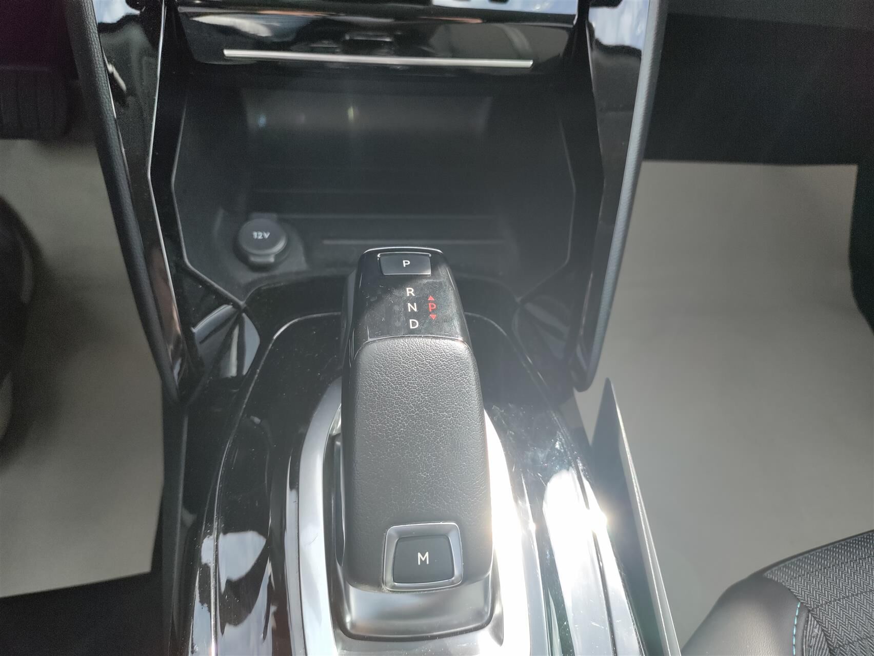 Billede af Peugeot 2008 1,2 PureTech Sportium EAT8 130HK 5d 8g Aut.