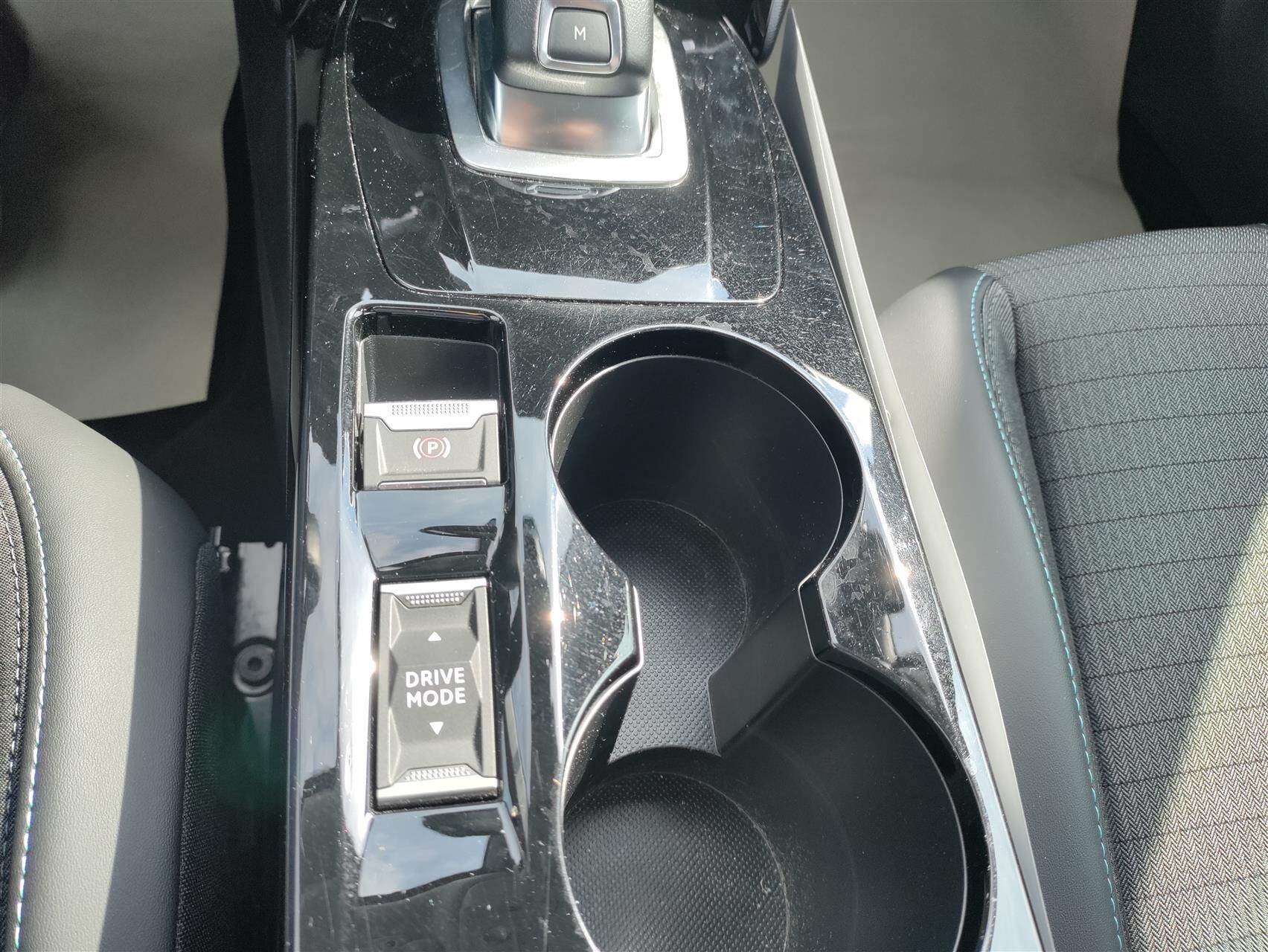 Billede af Peugeot 2008 1,2 PureTech Sportium EAT8 130HK 5d 8g Aut.