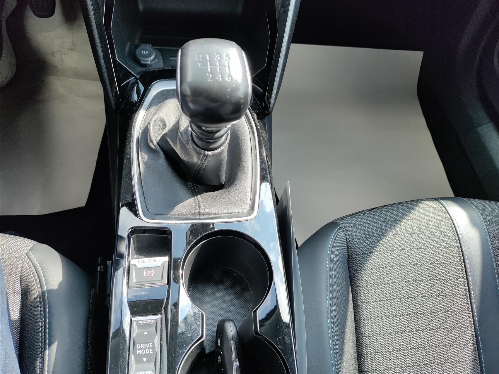 Billede af Peugeot 2008 1,2 PureTech Selection Sport 130HK 5d