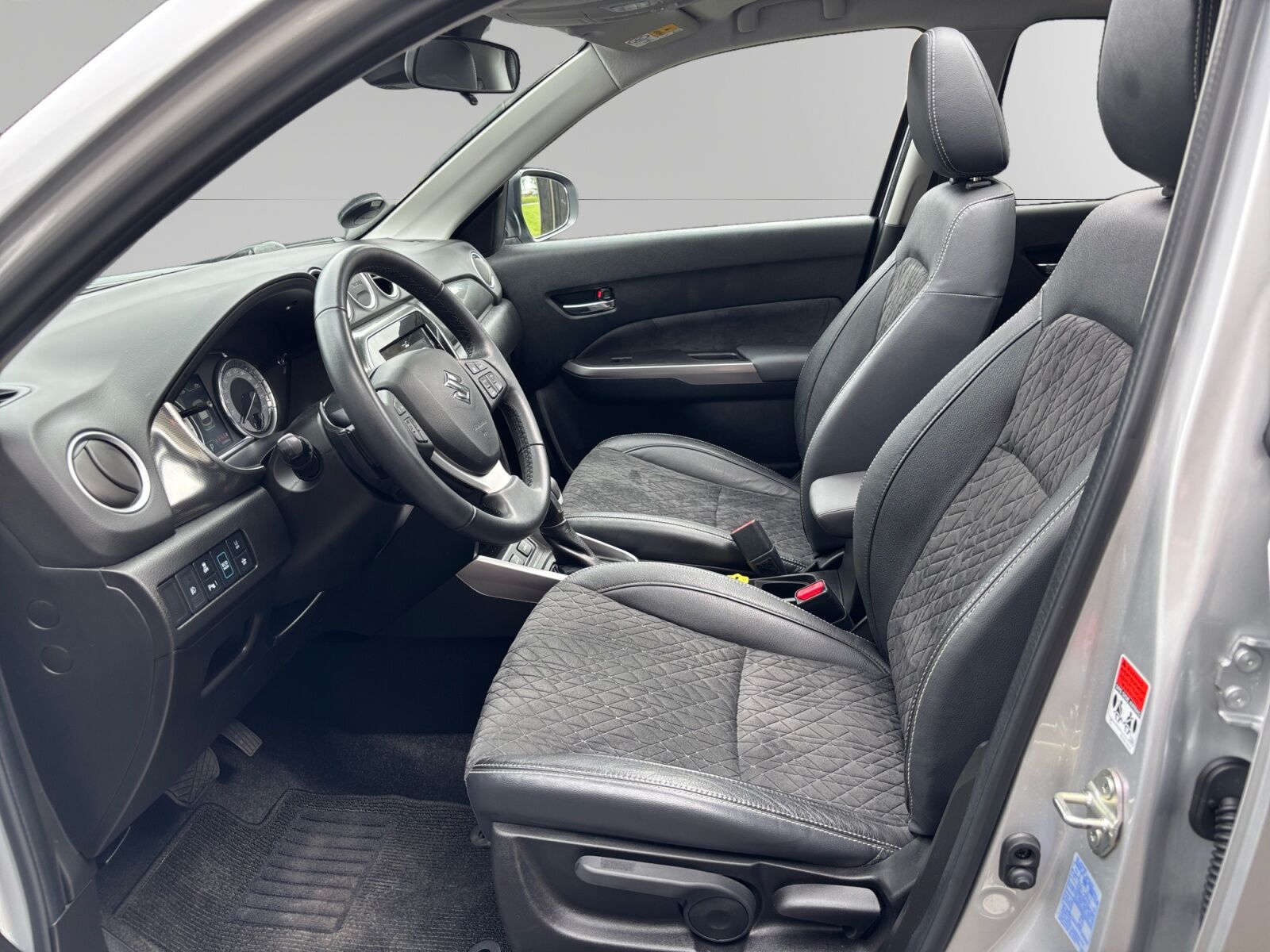 Billede af Suzuki Vitara 1,5 Hybrid Adventure AGS 102HK 5d 6g Aut.