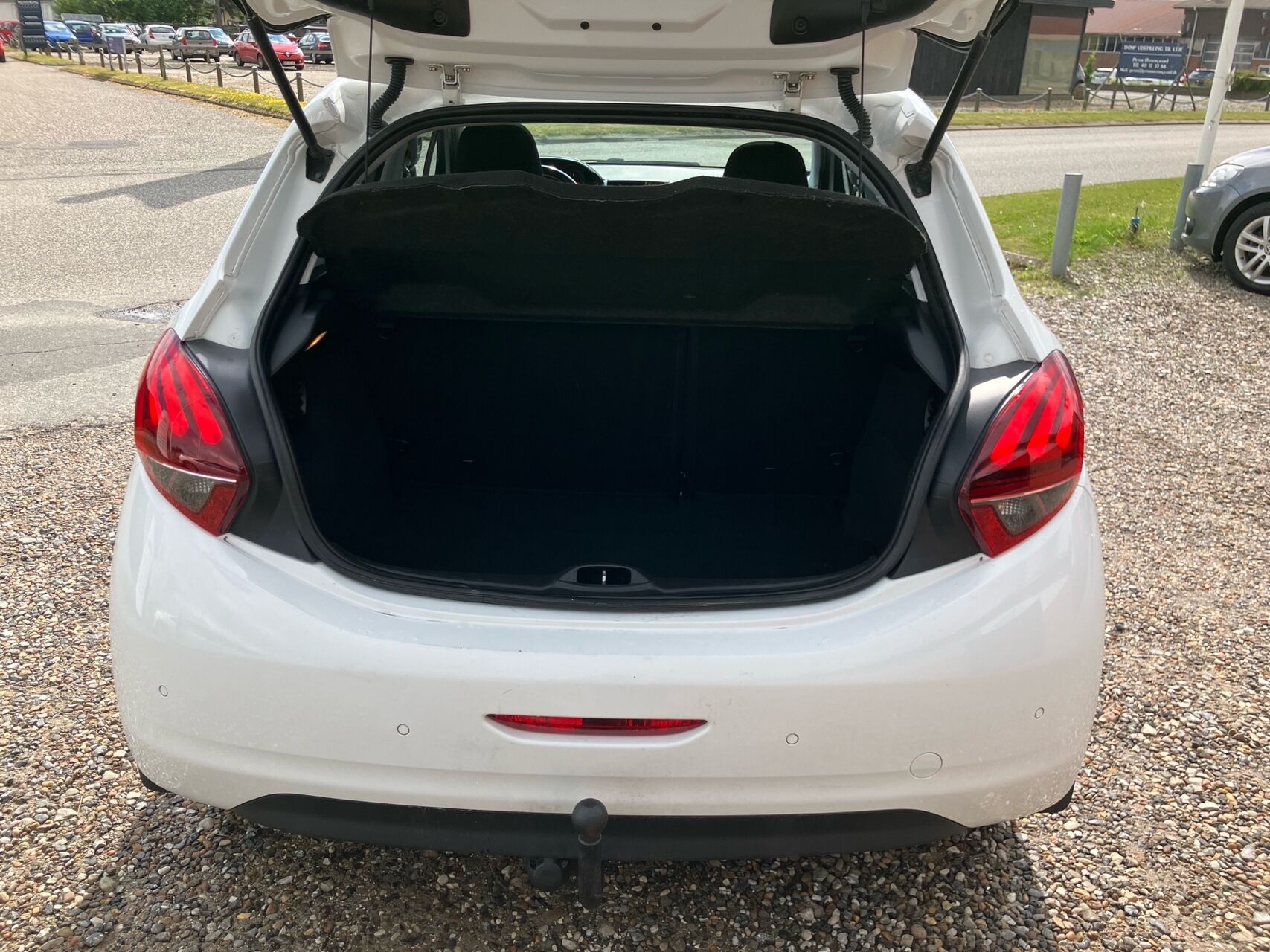 Billede af Peugeot 208 1,6 BlueHDi Desire Sky 100HK 5d