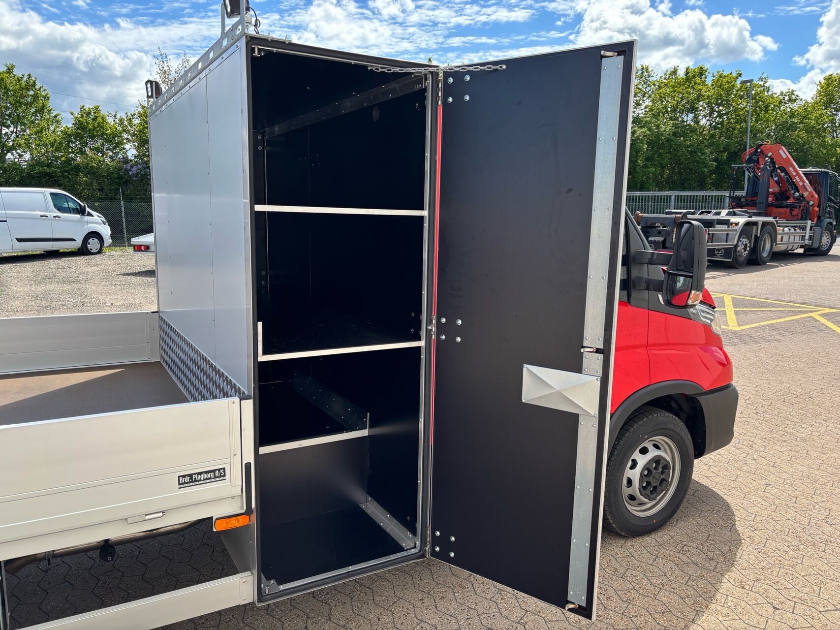 Billede af Iveco Daily 35S18 4100mm 3,0 D 180HK Ladv./Chas. 8g Aut.