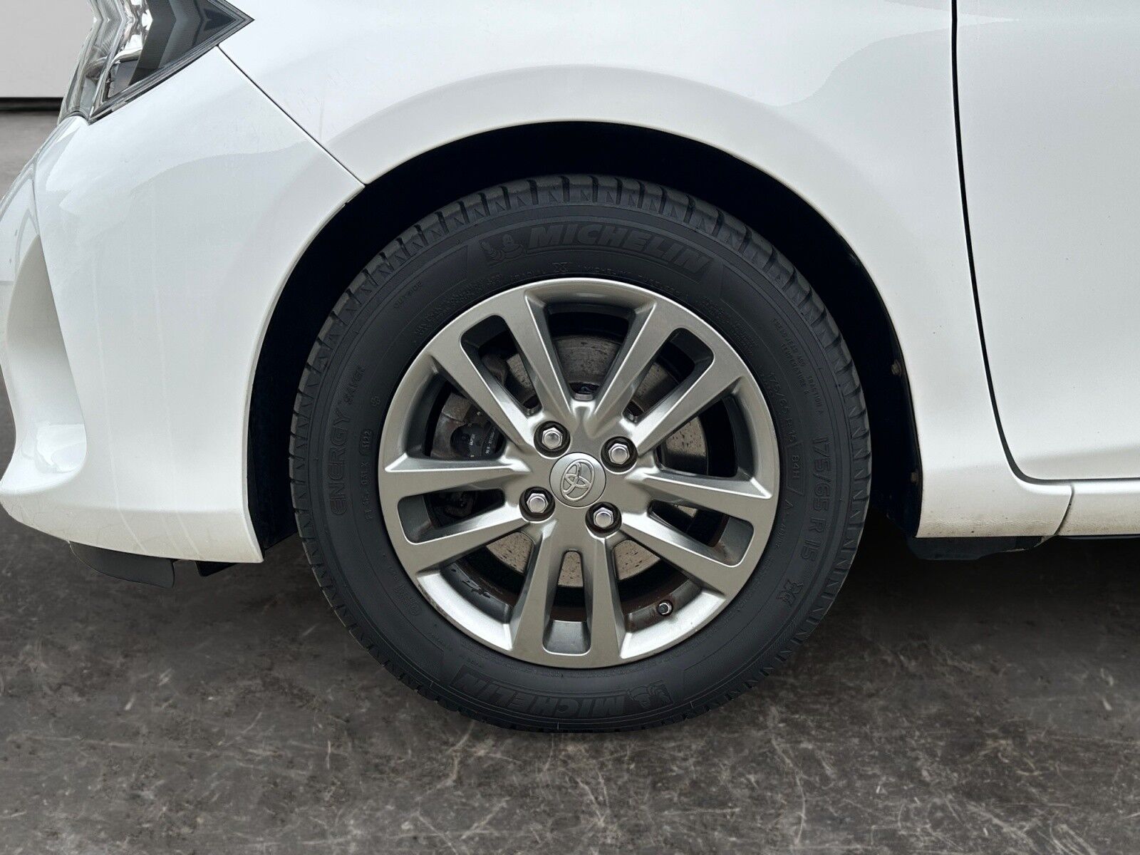 Billede af Toyota Yaris 1,5 Hybrid H2 E-CVT 100HK 5d Trinl. Gear