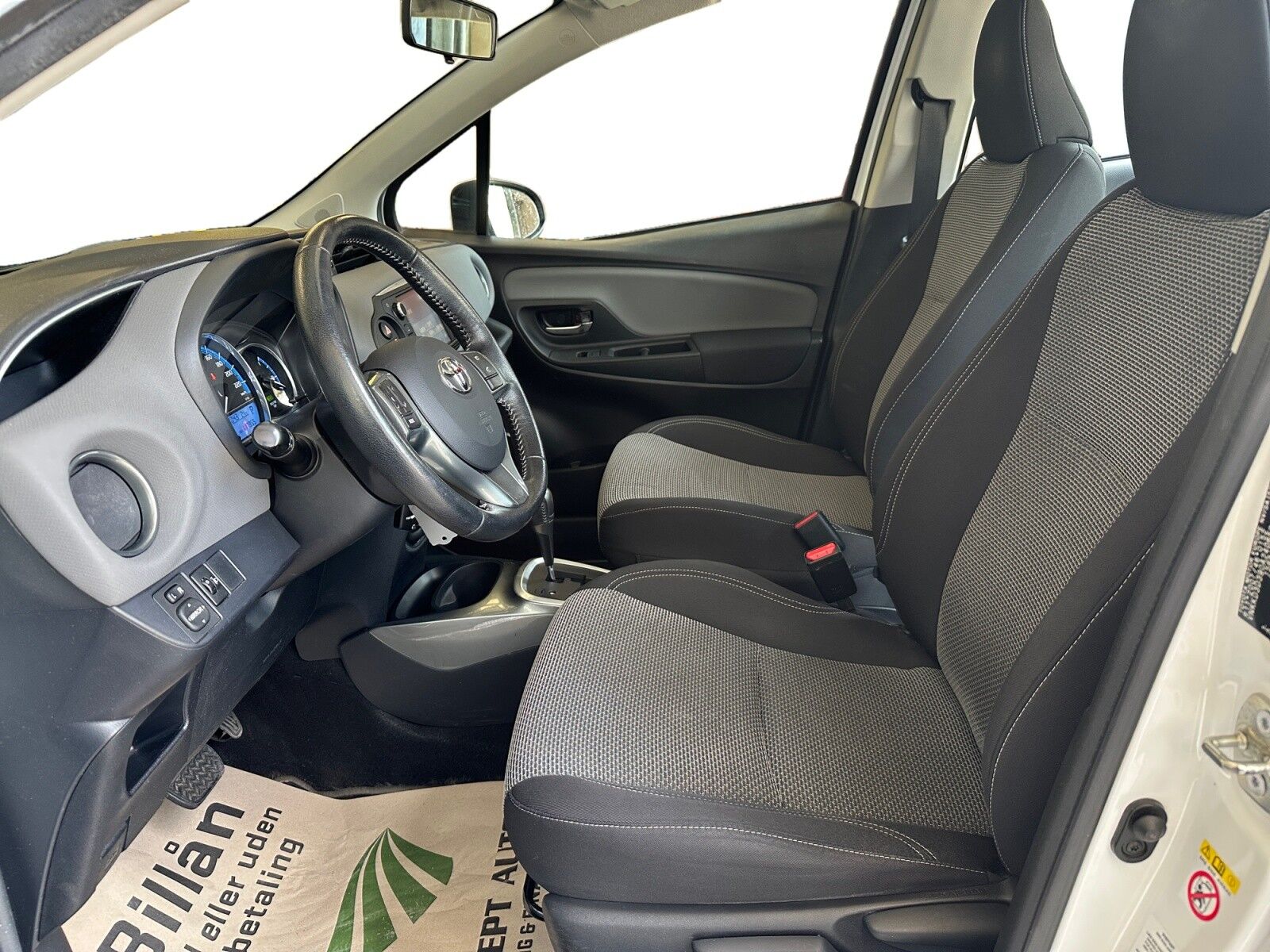 Billede af Toyota Yaris 1,5 Hybrid H2 E-CVT 100HK 5d Trinl. Gear