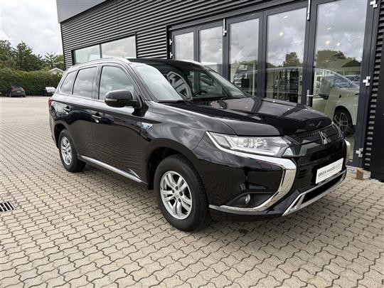 Mitsubishi Outlander 2,4 PHEV  Plugin-hybrid Invite+ 4WD 224HK 5d 6g Trinl. Gear
