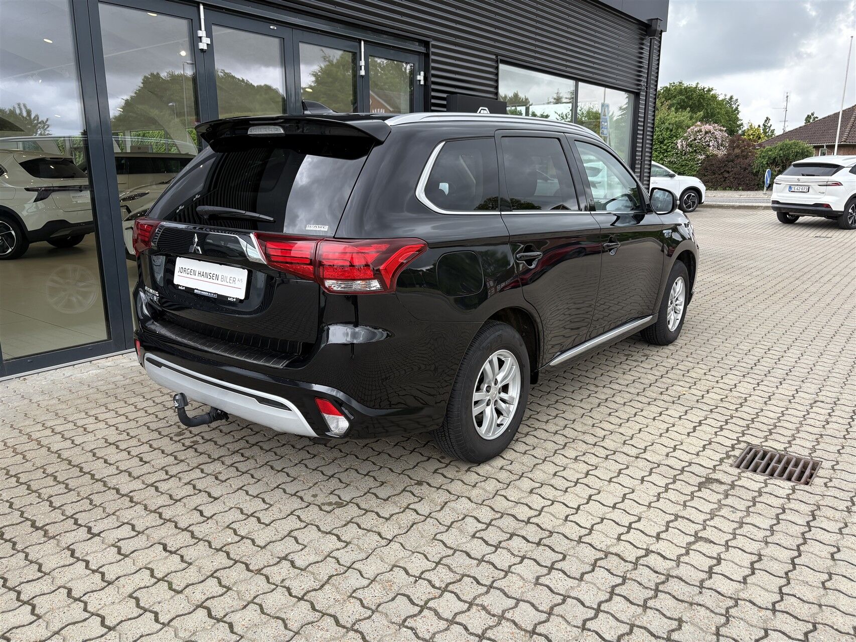 Billede af Mitsubishi Outlander 2,4 PHEV  Plugin-hybrid Invite+ 4WD 224HK 5d 6g Trinl. Gear