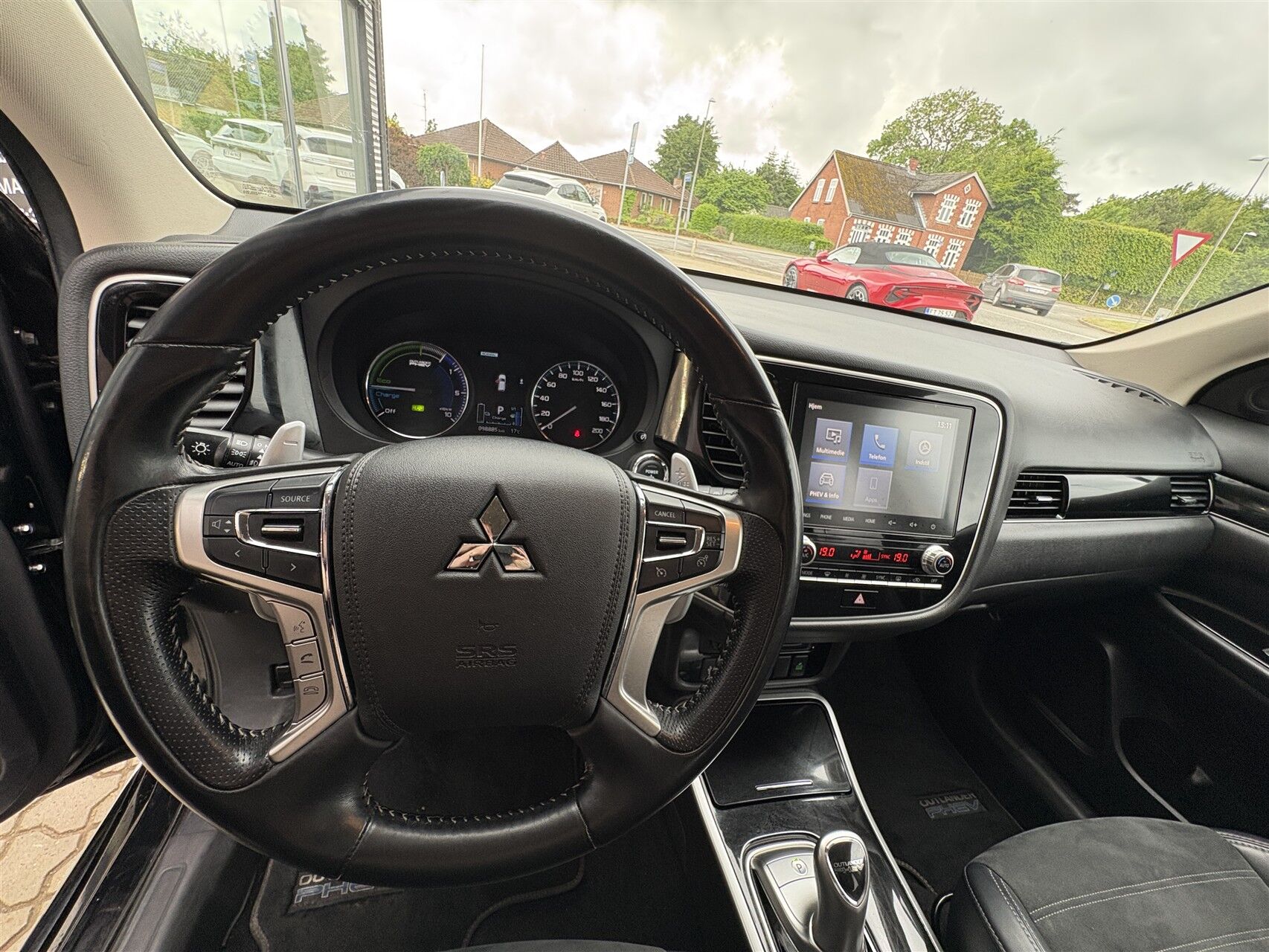 Billede af Mitsubishi Outlander 2,4 PHEV  Plugin-hybrid Invite+ 4WD 224HK 5d 6g Trinl. Gear