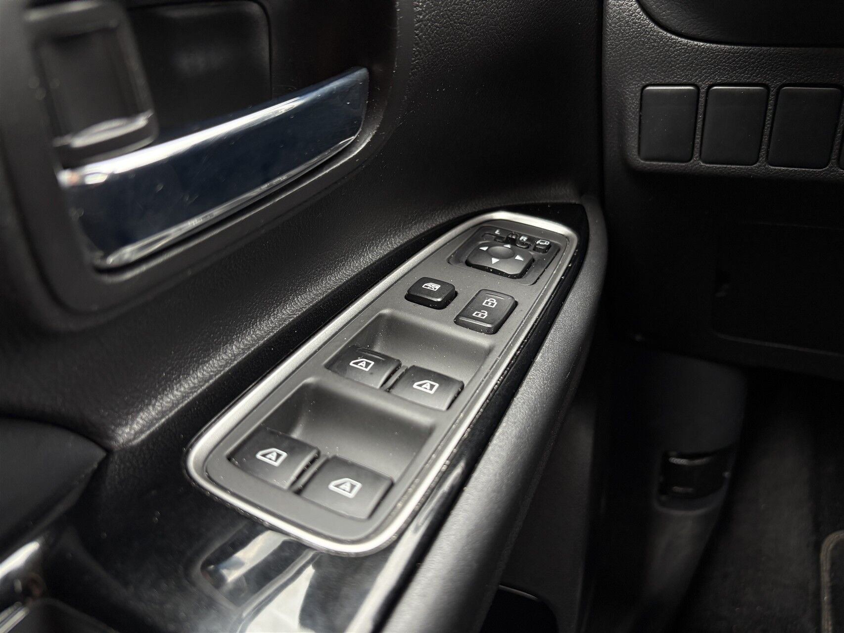 Billede af Mitsubishi Outlander 2,4 PHEV  Plugin-hybrid Invite+ 4WD 224HK 5d 6g Trinl. Gear