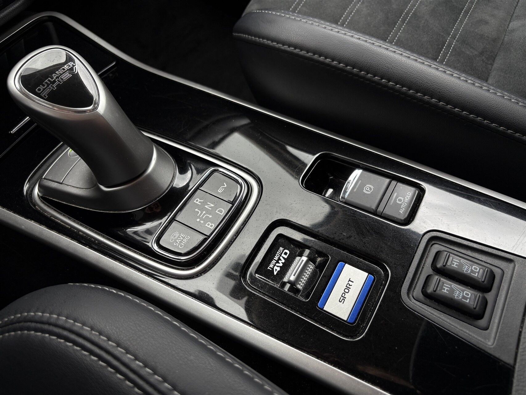 Billede af Mitsubishi Outlander 2,4 PHEV  Plugin-hybrid Invite+ 4WD 224HK 5d 6g Trinl. Gear