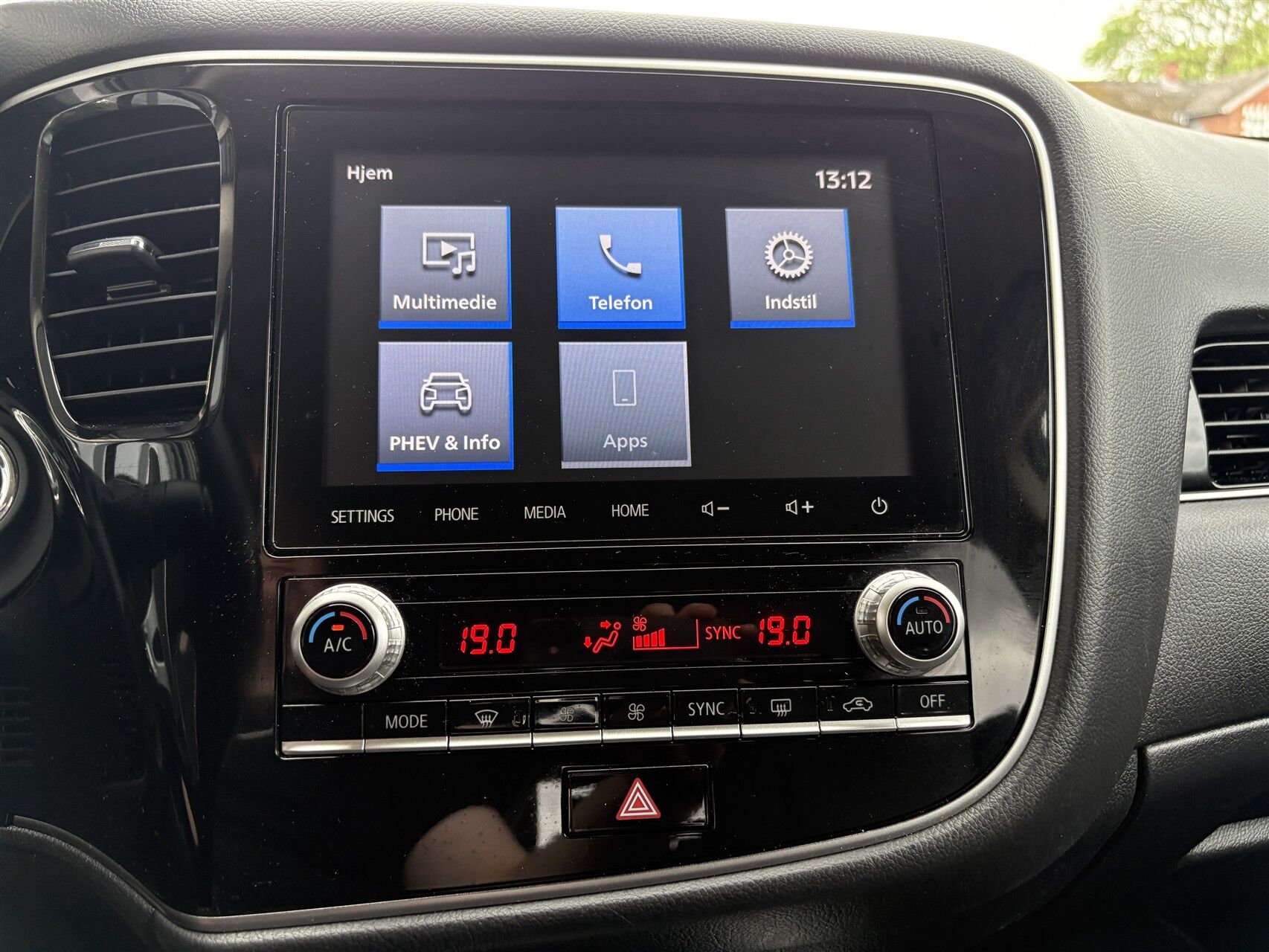 Billede af Mitsubishi Outlander 2,4 PHEV  Plugin-hybrid Invite+ 4WD 224HK 5d 6g Trinl. Gear