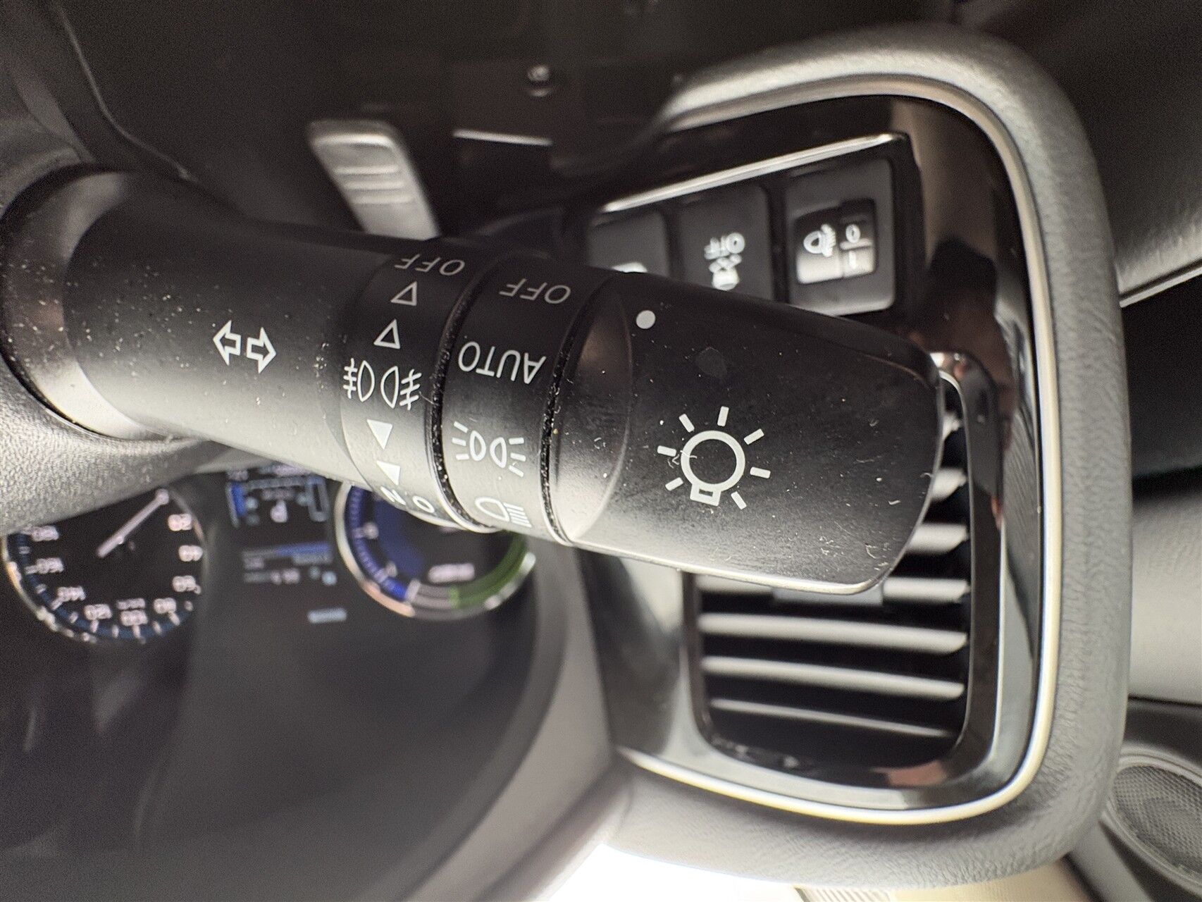 Billede af Mitsubishi Outlander 2,4 PHEV  Plugin-hybrid Invite+ 4WD 224HK 5d 6g Trinl. Gear