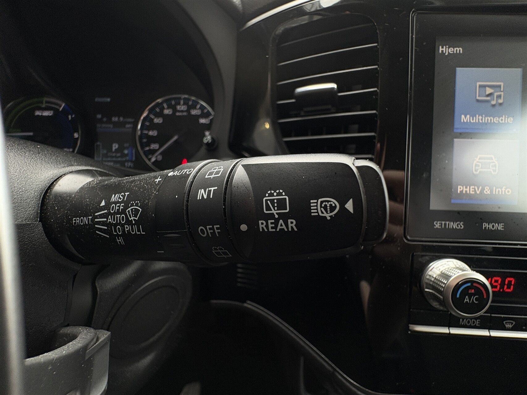 Billede af Mitsubishi Outlander 2,4 PHEV  Plugin-hybrid Invite+ 4WD 224HK 5d 6g Trinl. Gear