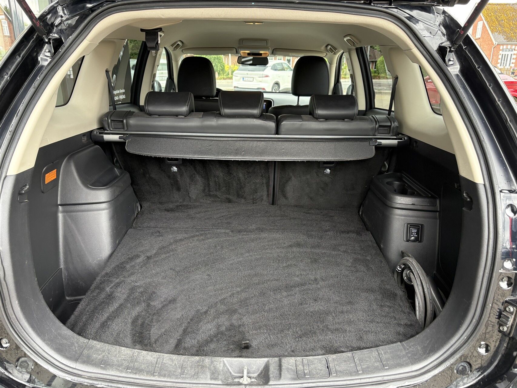 Billede af Mitsubishi Outlander 2,4 PHEV  Plugin-hybrid Invite+ 4WD 224HK 5d 6g Trinl. Gear