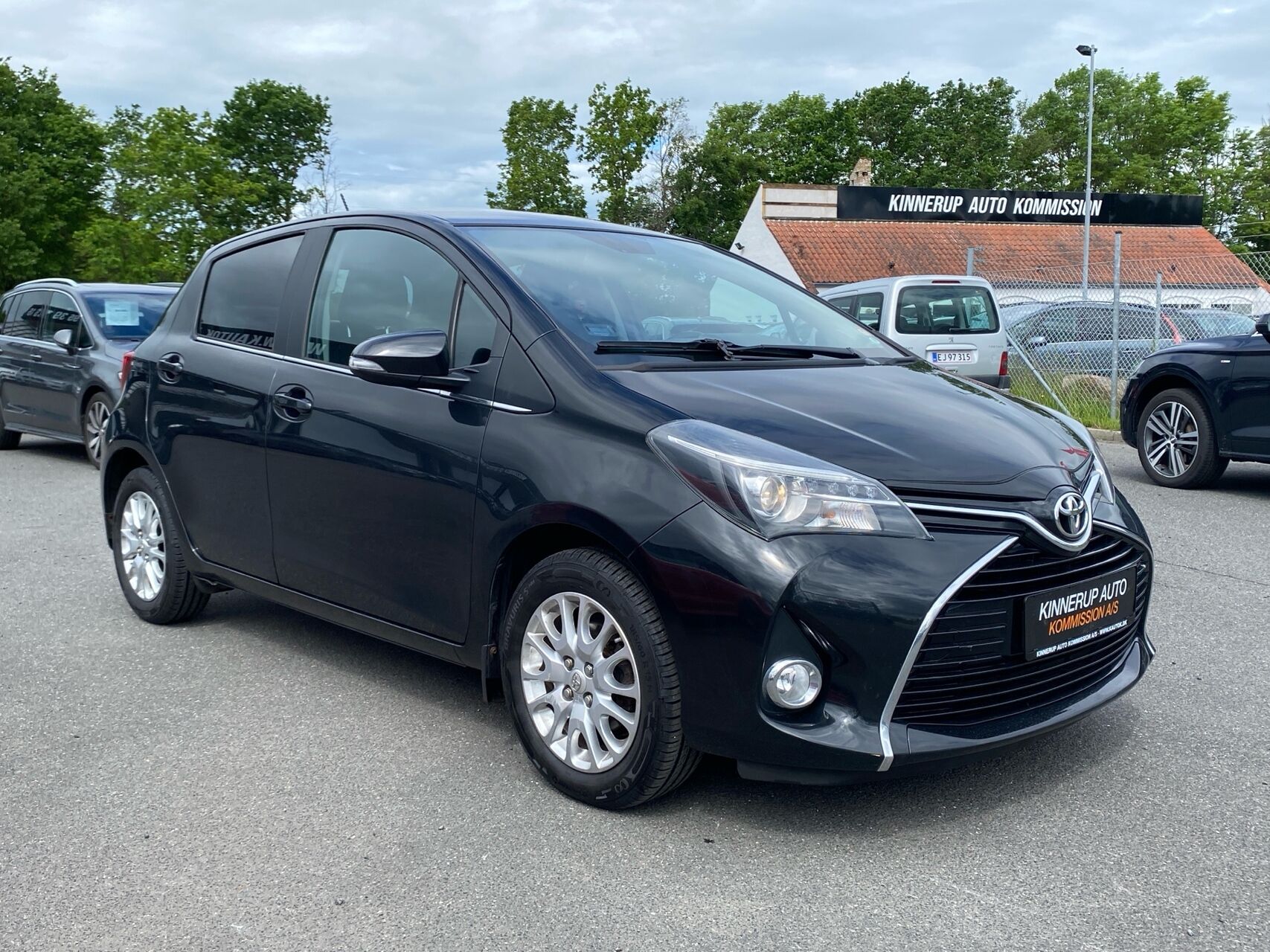 Billede af Toyota Yaris 1,3 VVT-I Lounge Edition 100HK 5d 6g