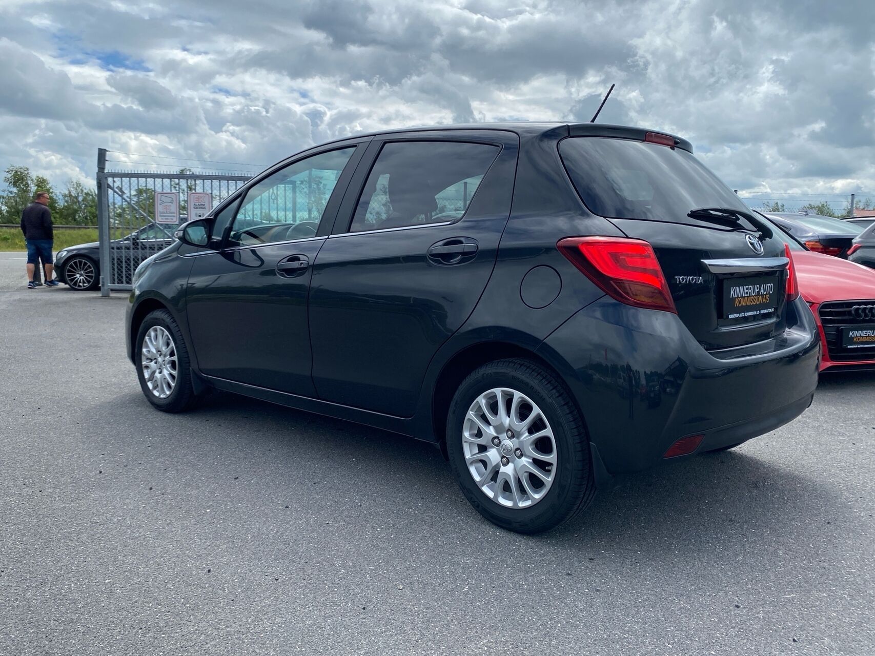 Billede af Toyota Yaris 1,3 VVT-I Lounge Edition 100HK 5d 6g