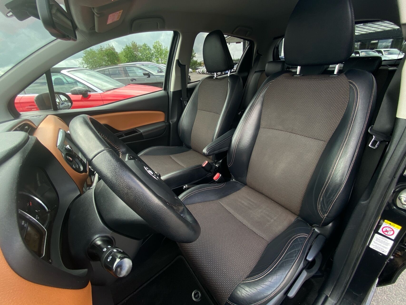 Billede af Toyota Yaris 1,3 VVT-I Lounge Edition 100HK 5d 6g