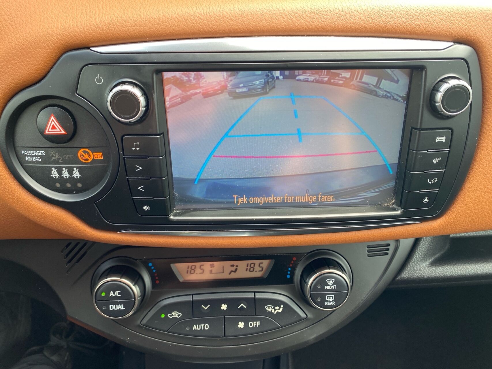 Billede af Toyota Yaris 1,3 VVT-I Lounge Edition 100HK 5d 6g